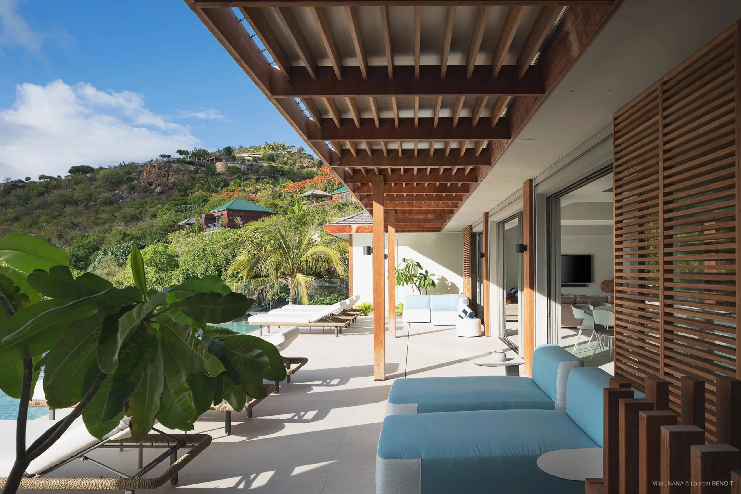 Gracefully Decorated Island Villa with Private Pool and Ocean Views — photograph 5