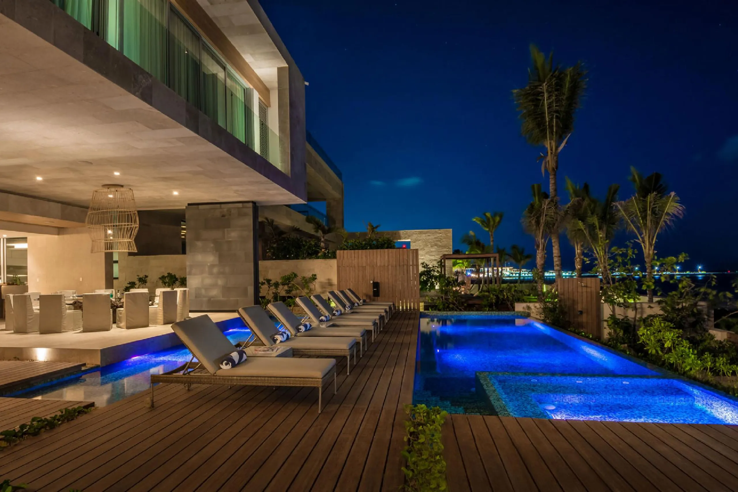 Captivating Playa del Carmen Oceanfront Luxury Estate with Double Pool and Ocean Views — photograph 5