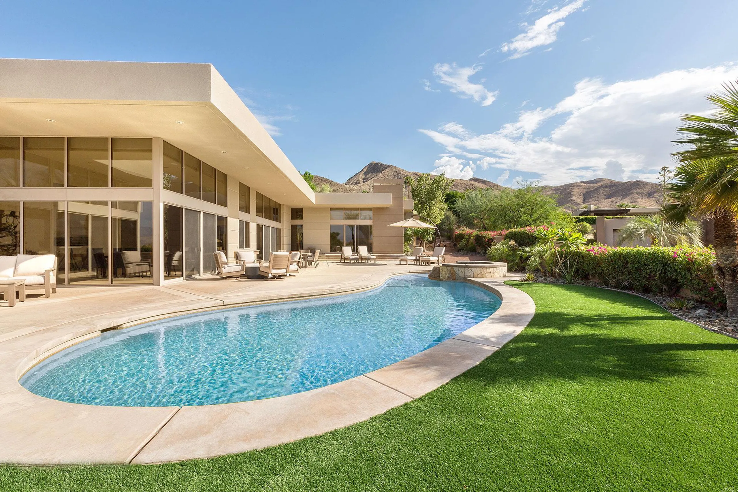 Modern Luxury Villa with Private Pool and Sweeping Views, Rancho Mirage