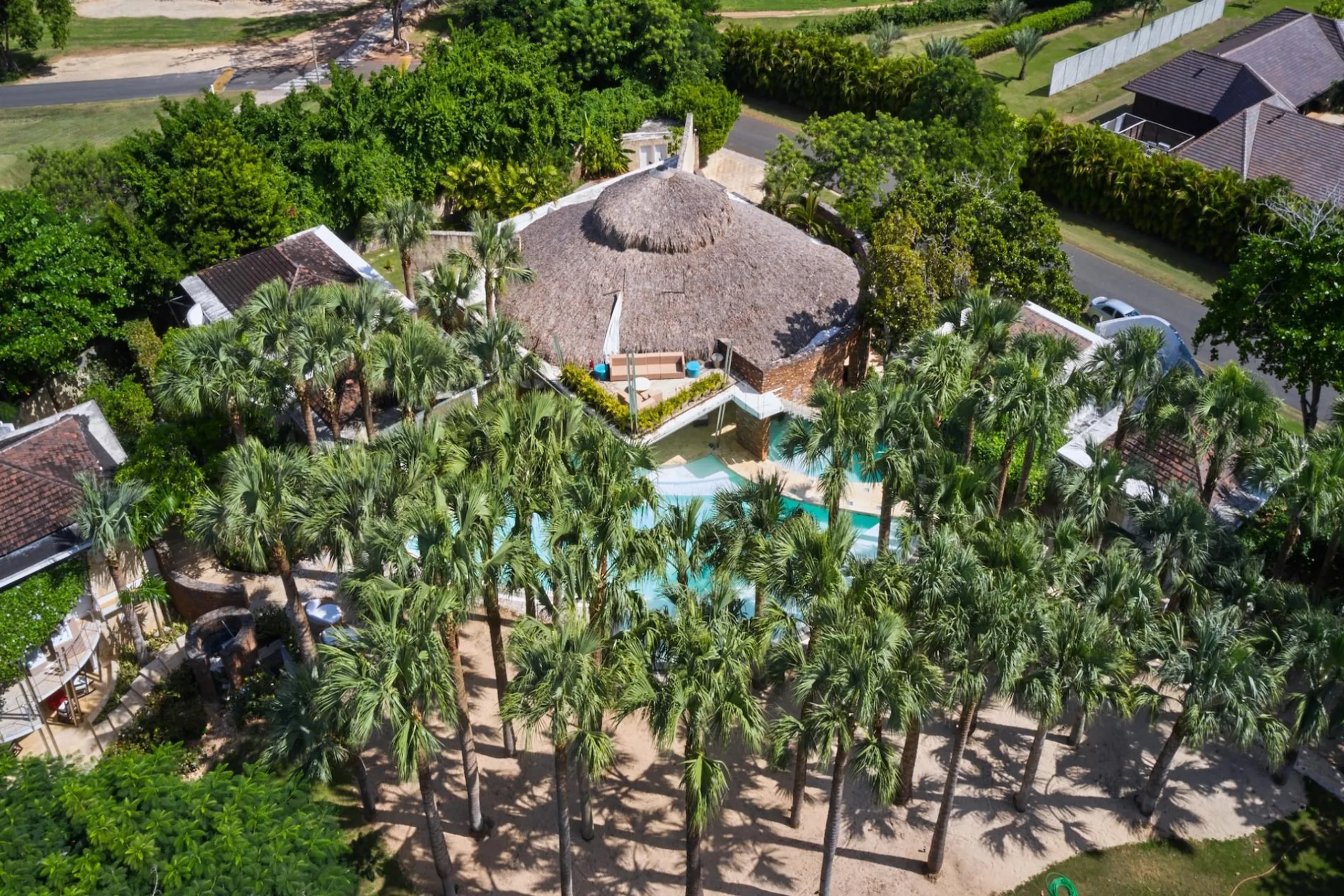 Sumptuous 5BR Villa with Private Pool and Breathtaking Golf Course Views, La Romana