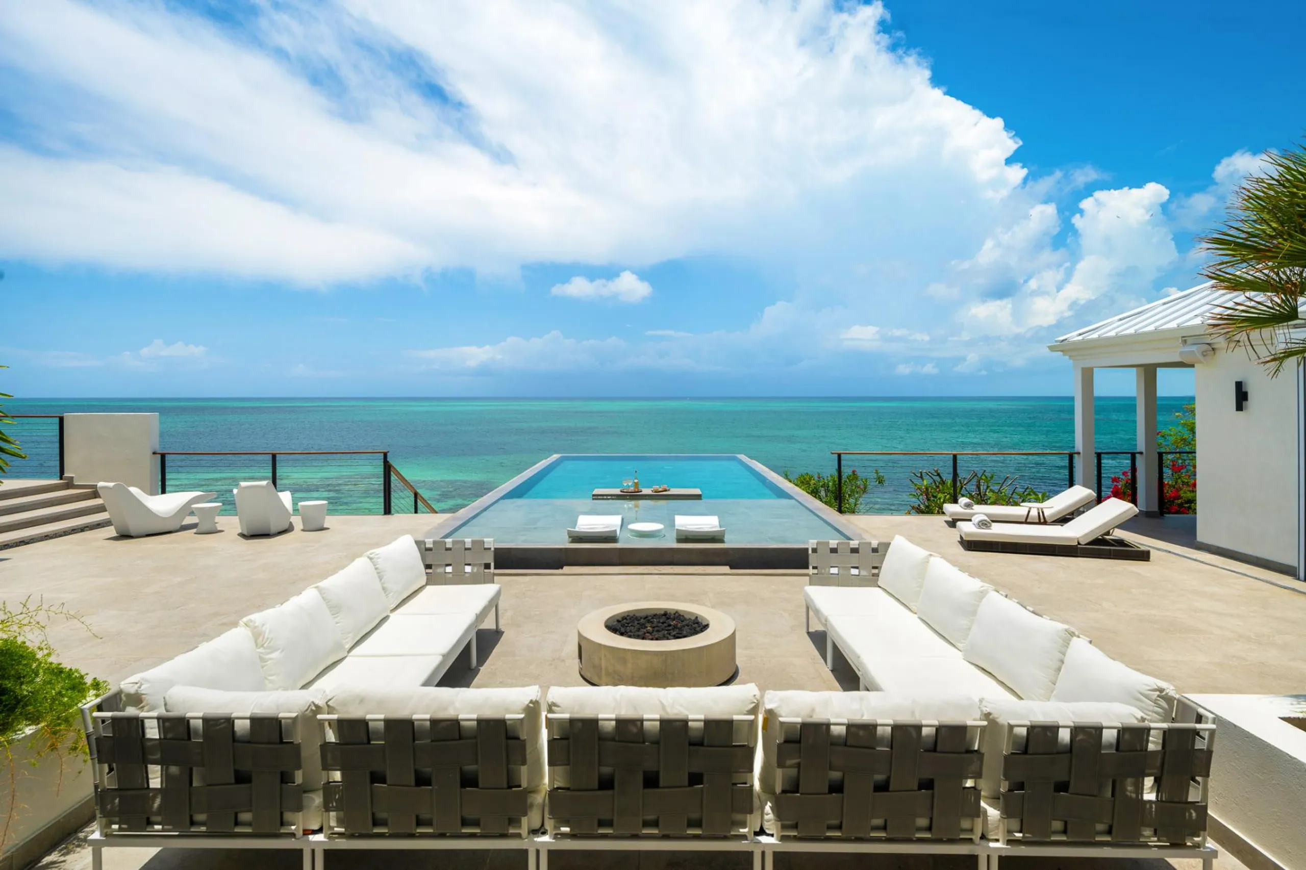 Oceanfront 5BR Estate with Private Pool & Private Ocean Access — photograph 3