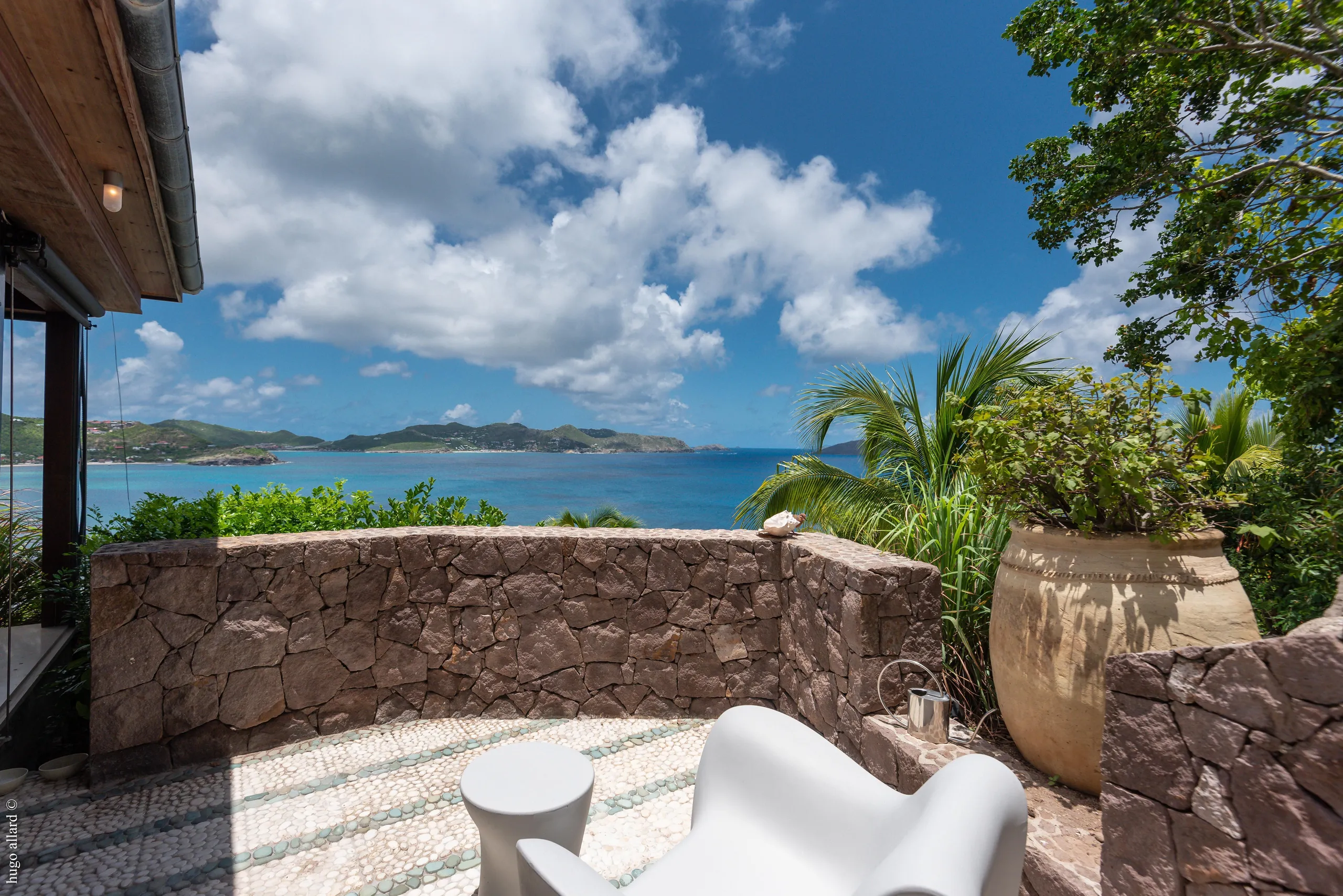 Rejuvenating Seaside Villa with Private Pool and Walks to Beach — photograph 2