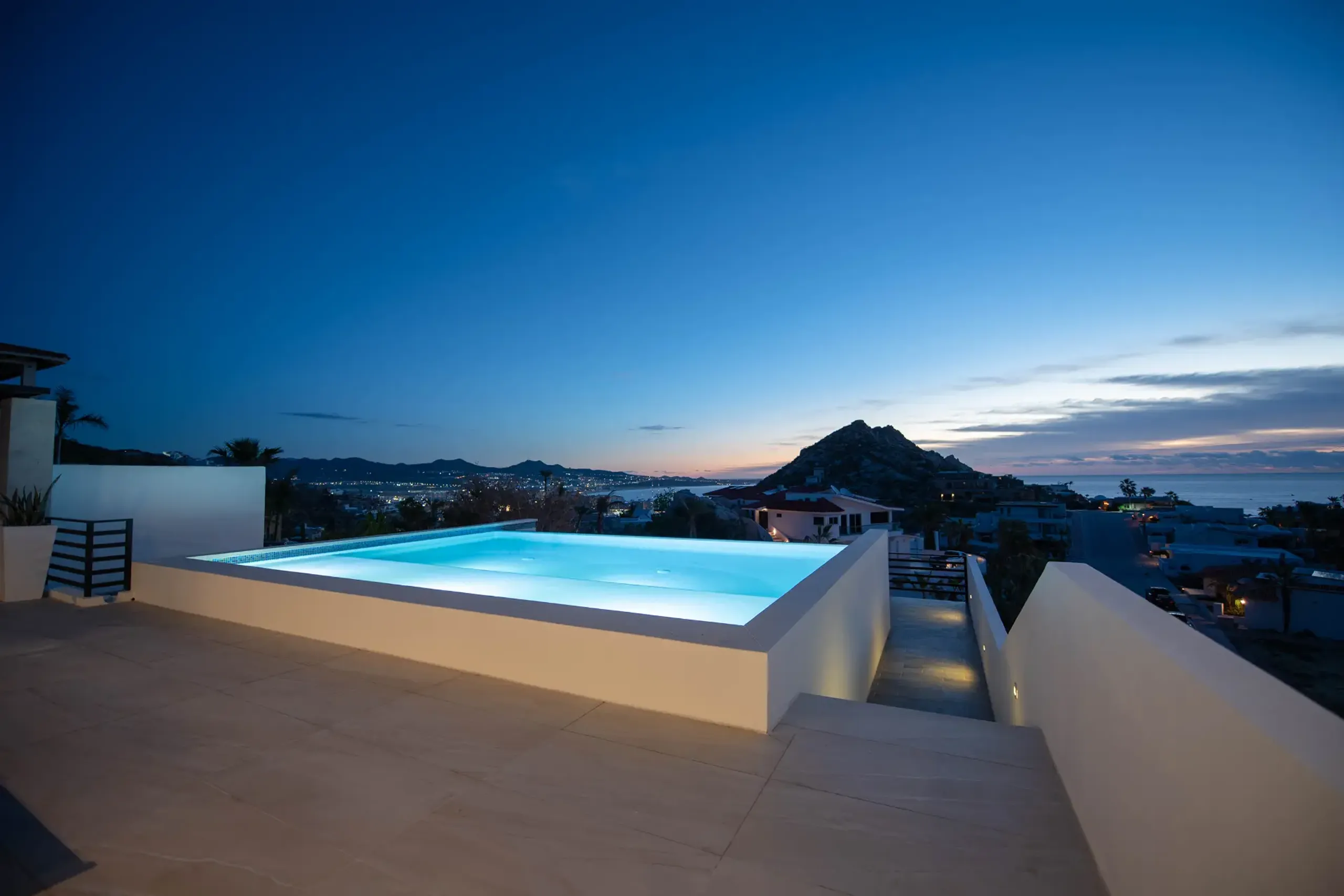 Chic 6 Bedroom Villa with Private Pool with Ocean Views in Cabo San Lucas — photograph 4