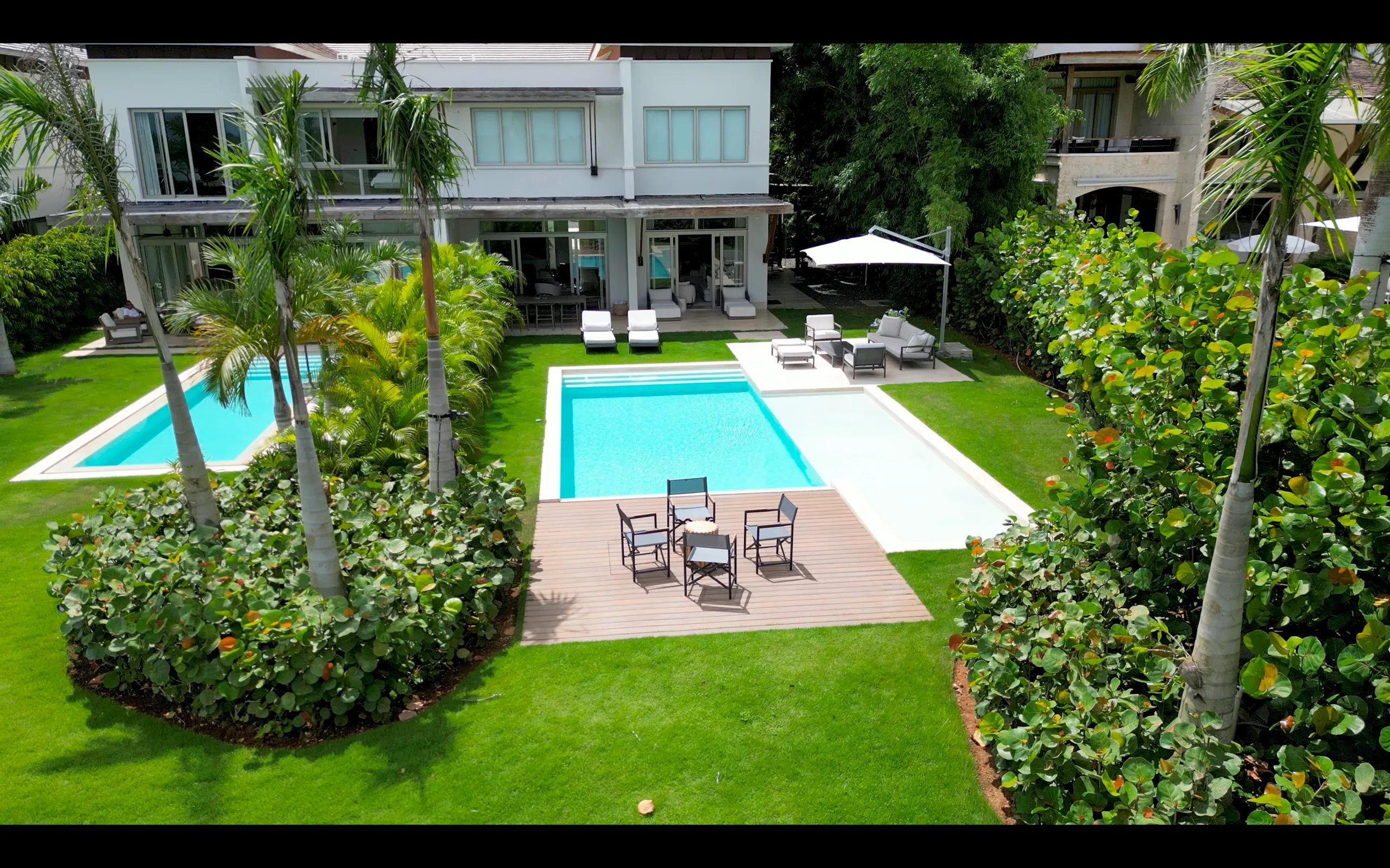 Charming Luxury Villa with Pool and Lush Gardens — photograph 5