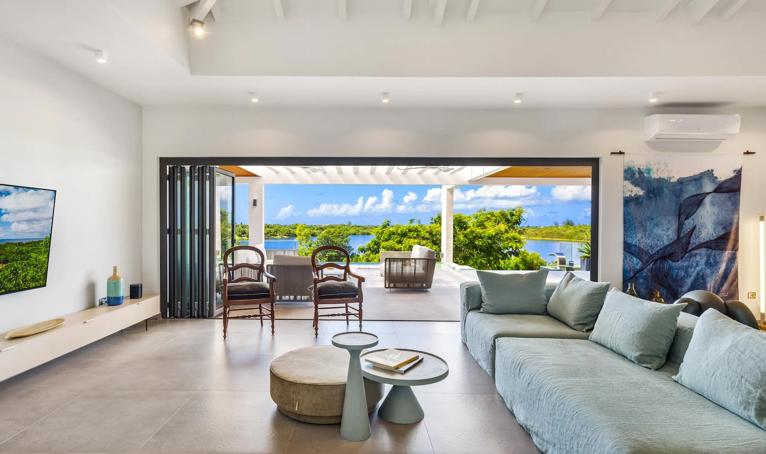 Impeccably Designed Villa with Private Pool, Immersive Living Space, and Stunning Views — photograph 9