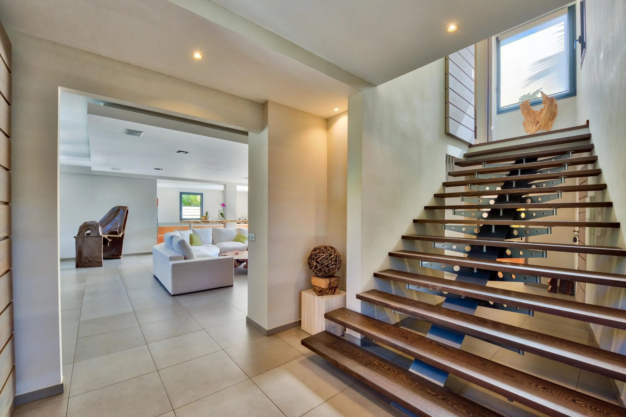 Beachfront Luxury Villa with Private Pool and Ocean Views — photograph 10