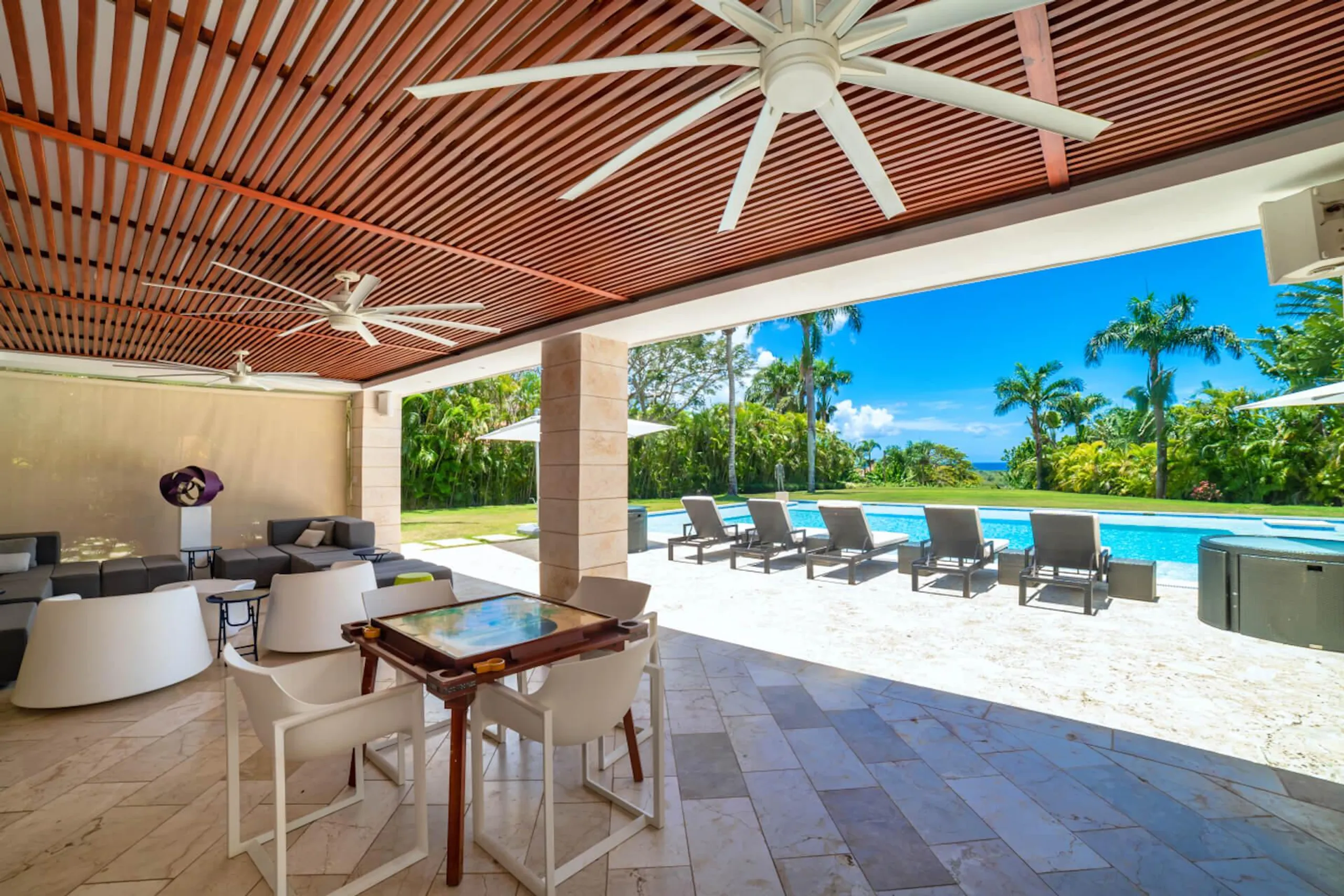 Experience Paradise: A Villa with Pool, Jacuzzi, and Exceptional Service — photograph 8