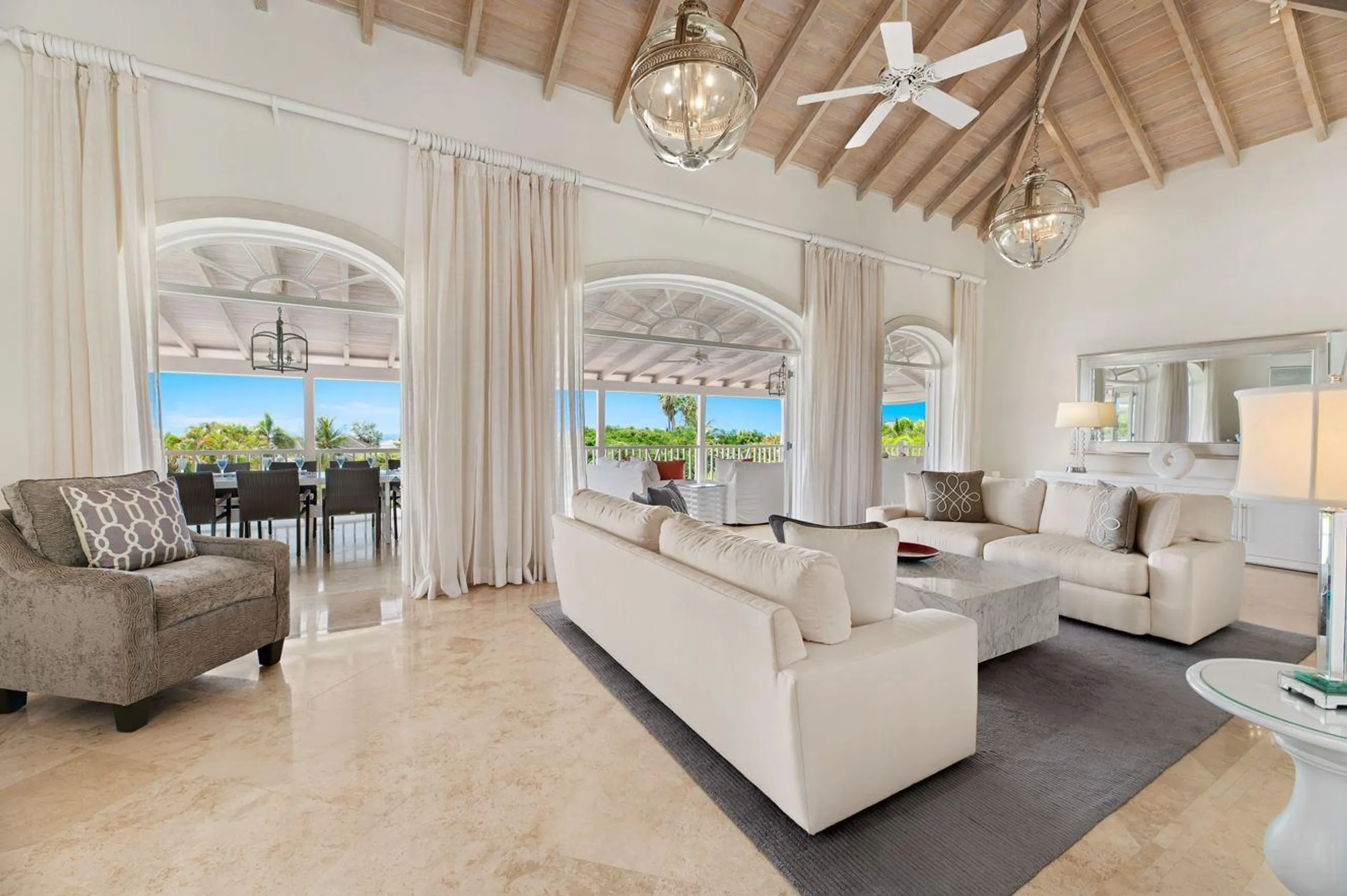Gleaming 5-Bedroom Villa with Pool, Games Room, and Sea Views — photograph 3