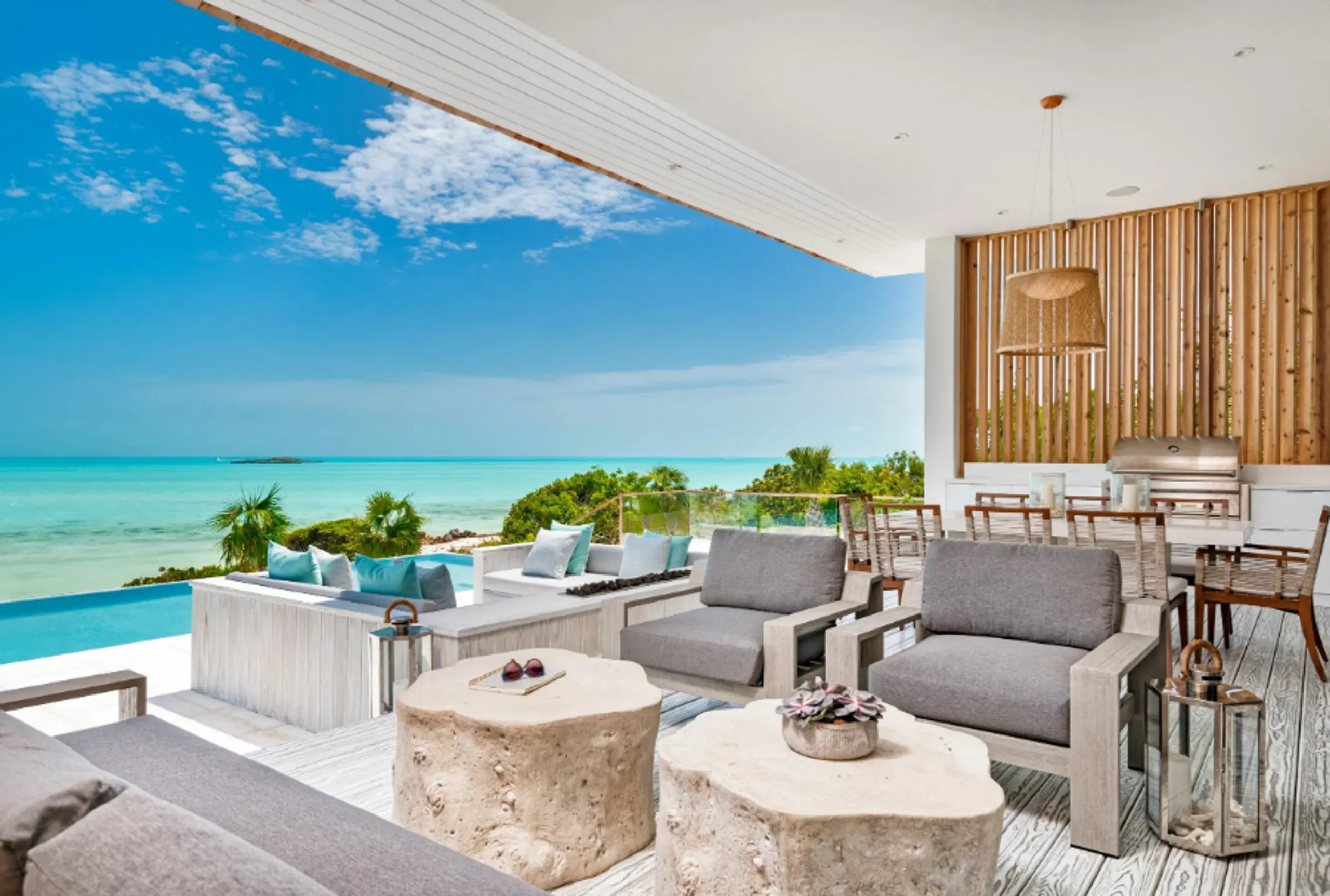 Contemporary Beach House with Breathtaking Ocean Views and Private Beach — photograph 11