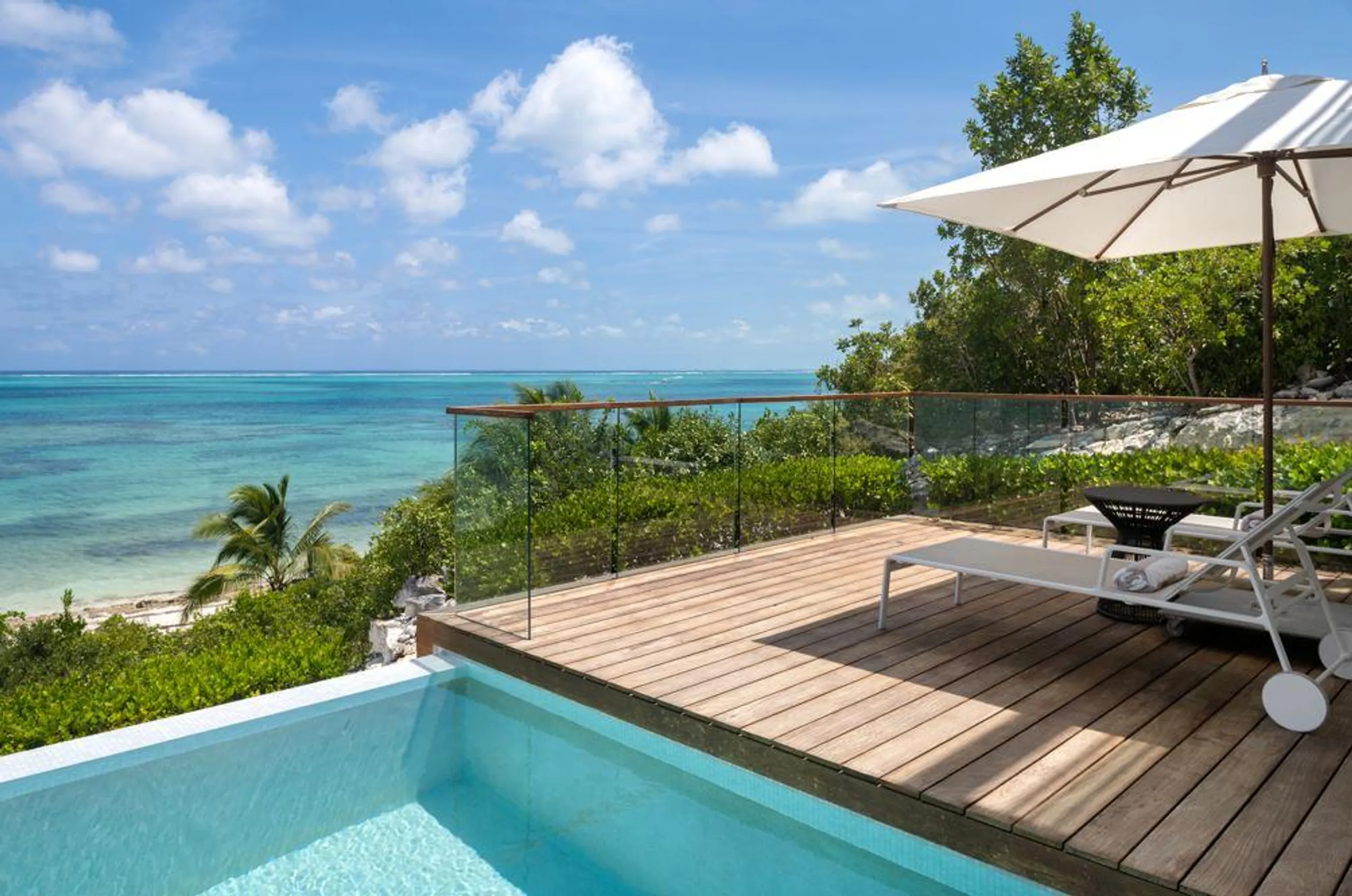 Unmatched Luxury: Providenciales Flagship Beachfront Villa with Private Beach — photograph 6