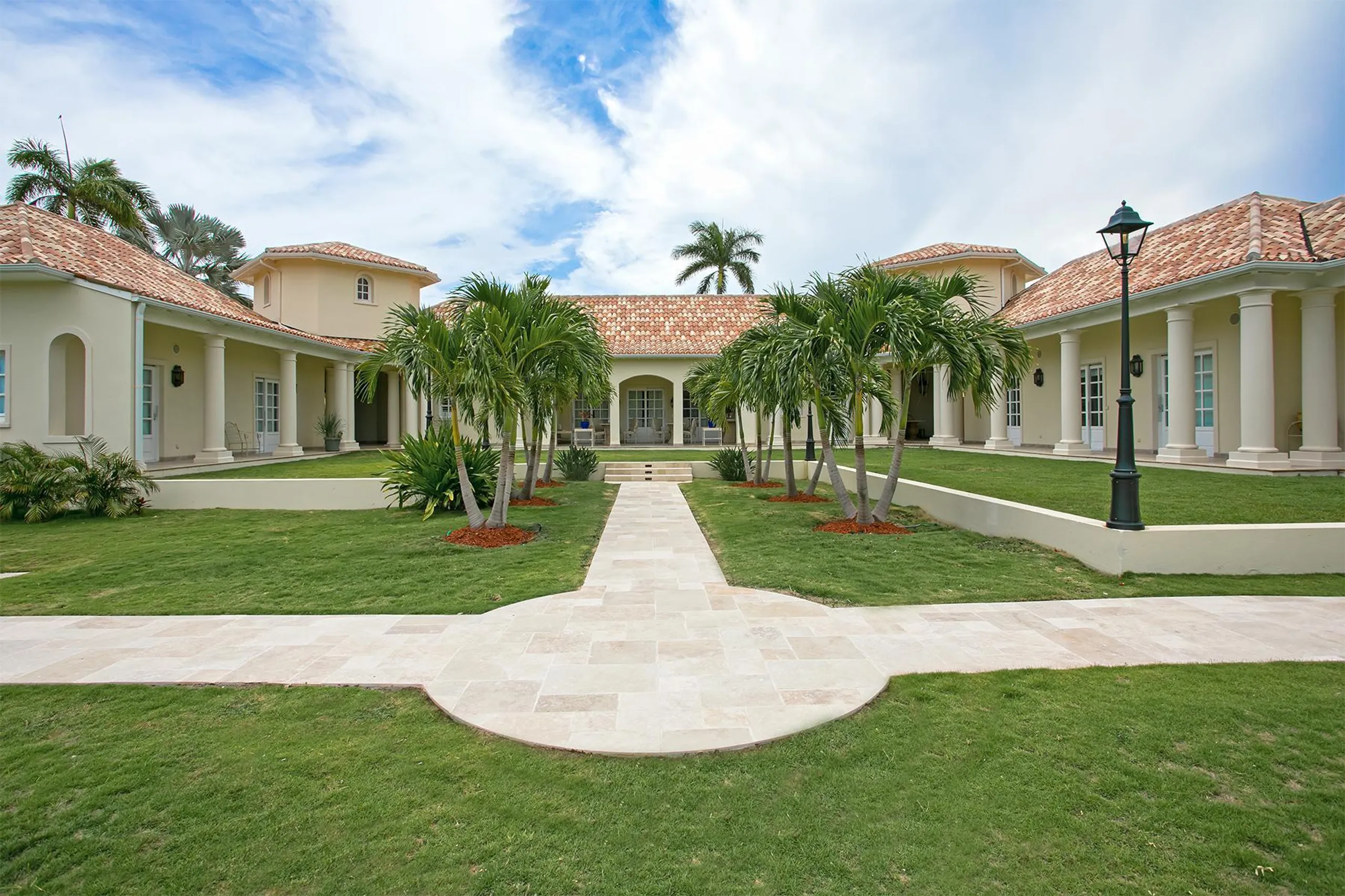 Luxury Redefined: Grand Luxe  Estate with Elegant Pool and Caribbean Views — photograph 5