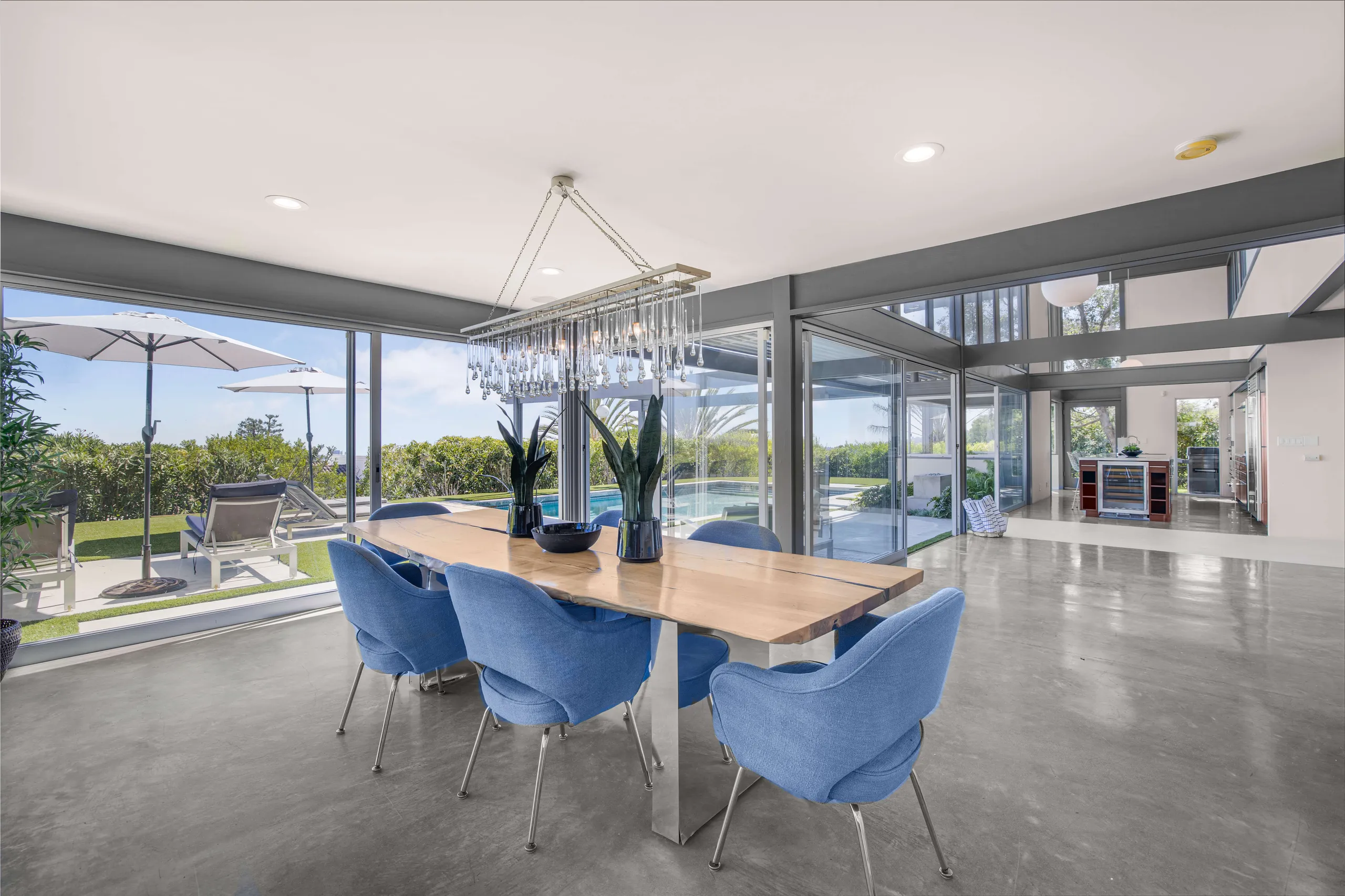 Stylish Hollywood Hills Retreat with Pool, Open-Concept Design, & 360° Rooftop Views — photograph 5
