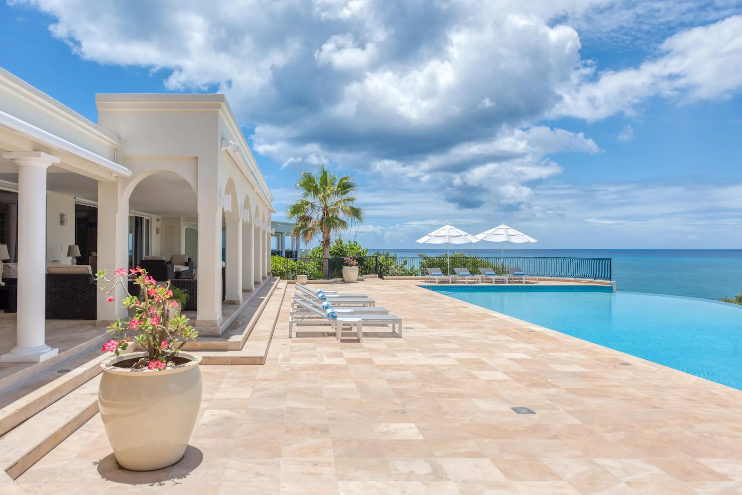 Splendid Moroccan-Inspired 5-Bedroom Villa with Private Pool Overlooking Anguilla — photograph 7