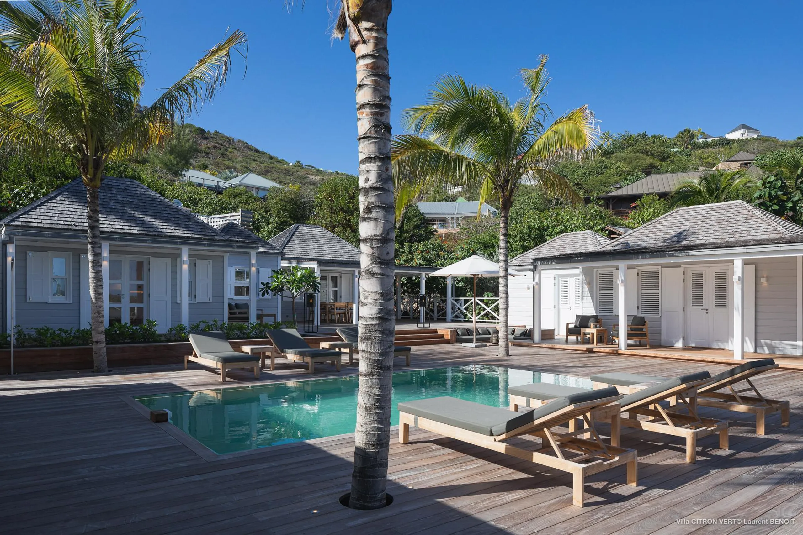 Tranquil Tropical Villa with Ocean Views and Walks to Beach — photograph 2