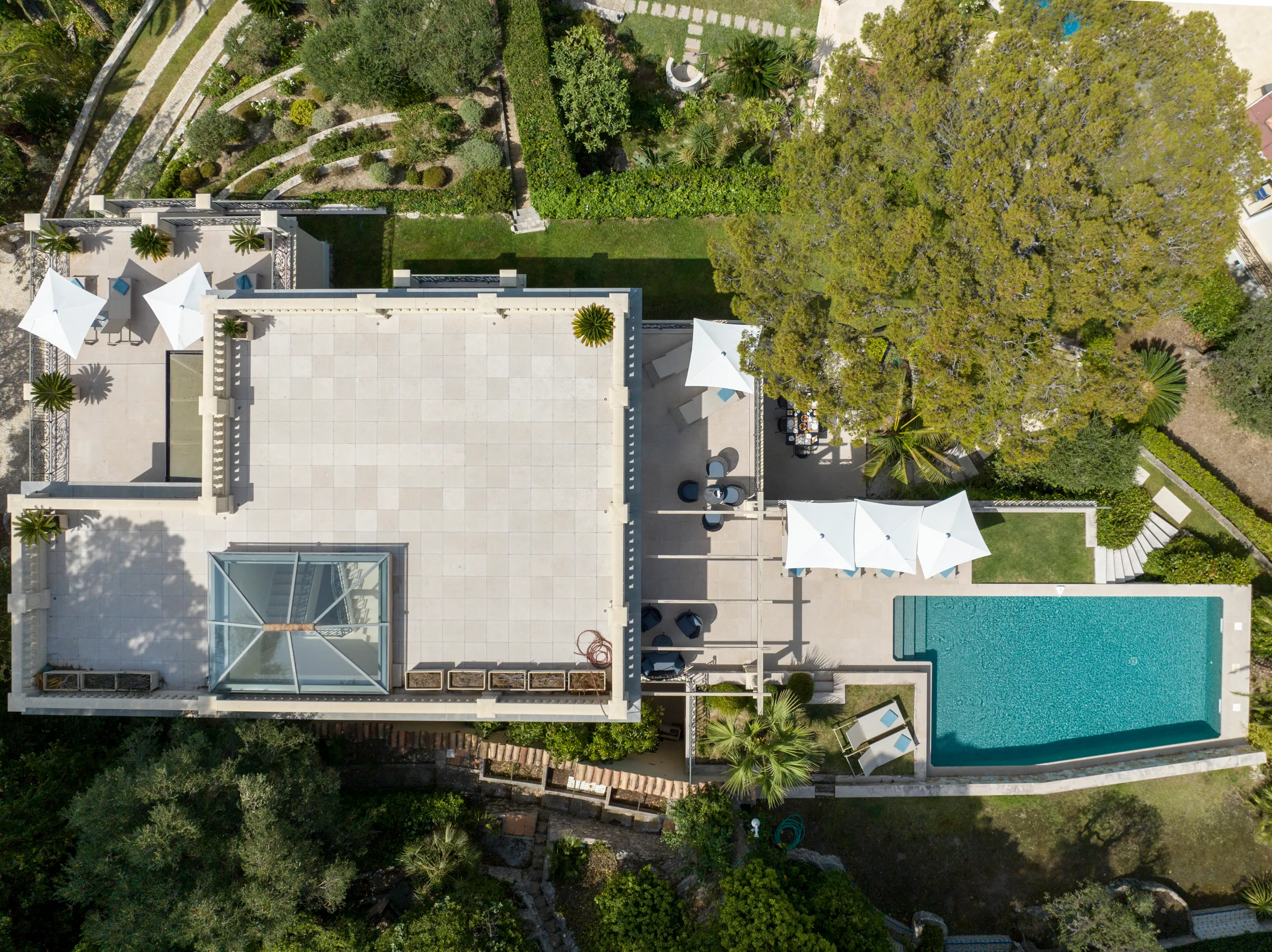 Lavish Modern-Contemporary Villa with Heated Pool and Sea Access — photograph 10
