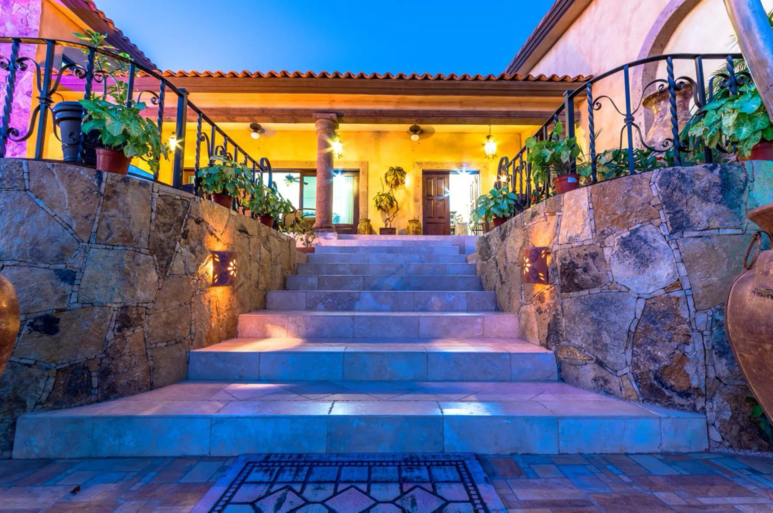 One-of-a-Kind Private Estate in a Tranquil Setting with Pool and Views — photograph 4
