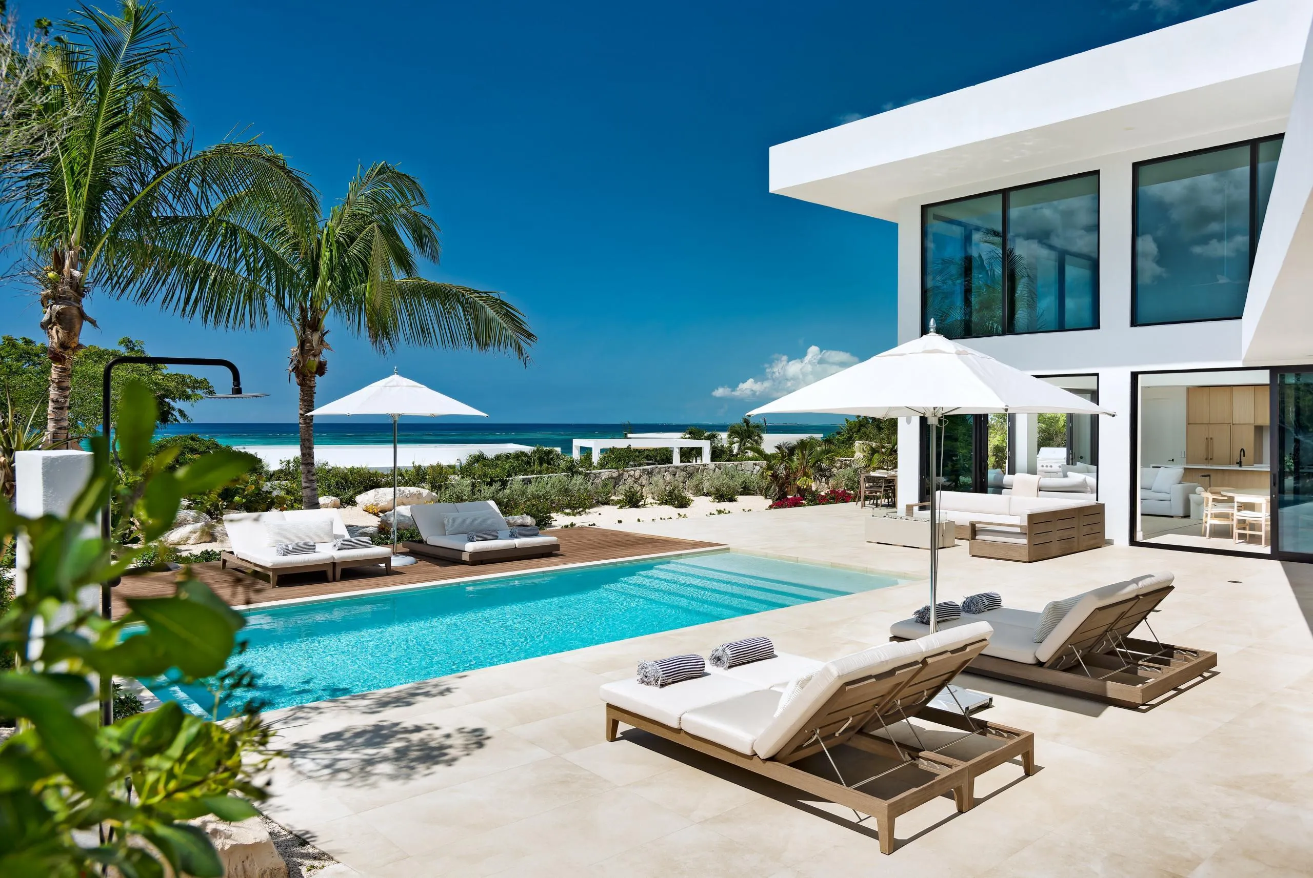 Exhilarating Majestic Villa with Private Pool and Panoramic Views, Providenciales