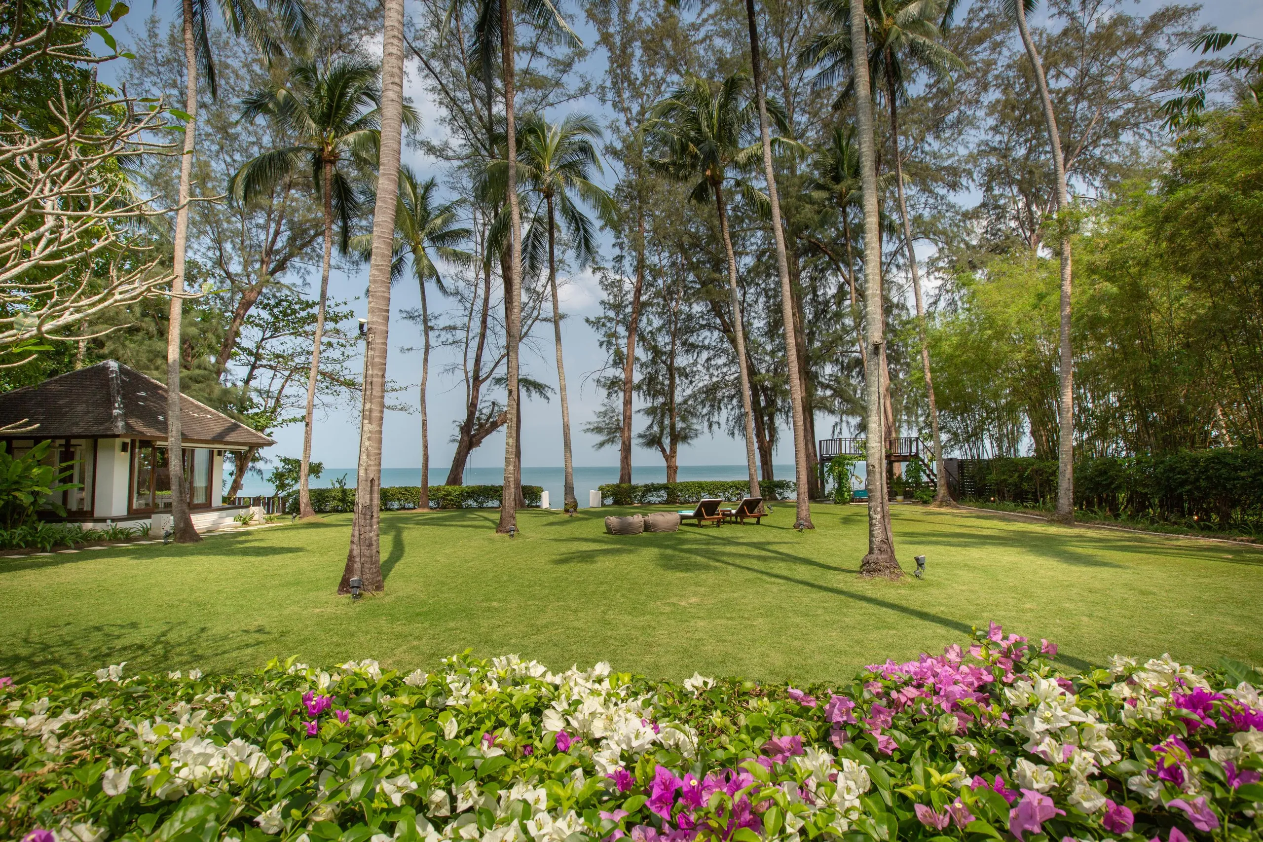 Comfortable and Luxurious 6BR Villa with Dual Pools, Treehouse & Outdoor Cinema — photograph 4