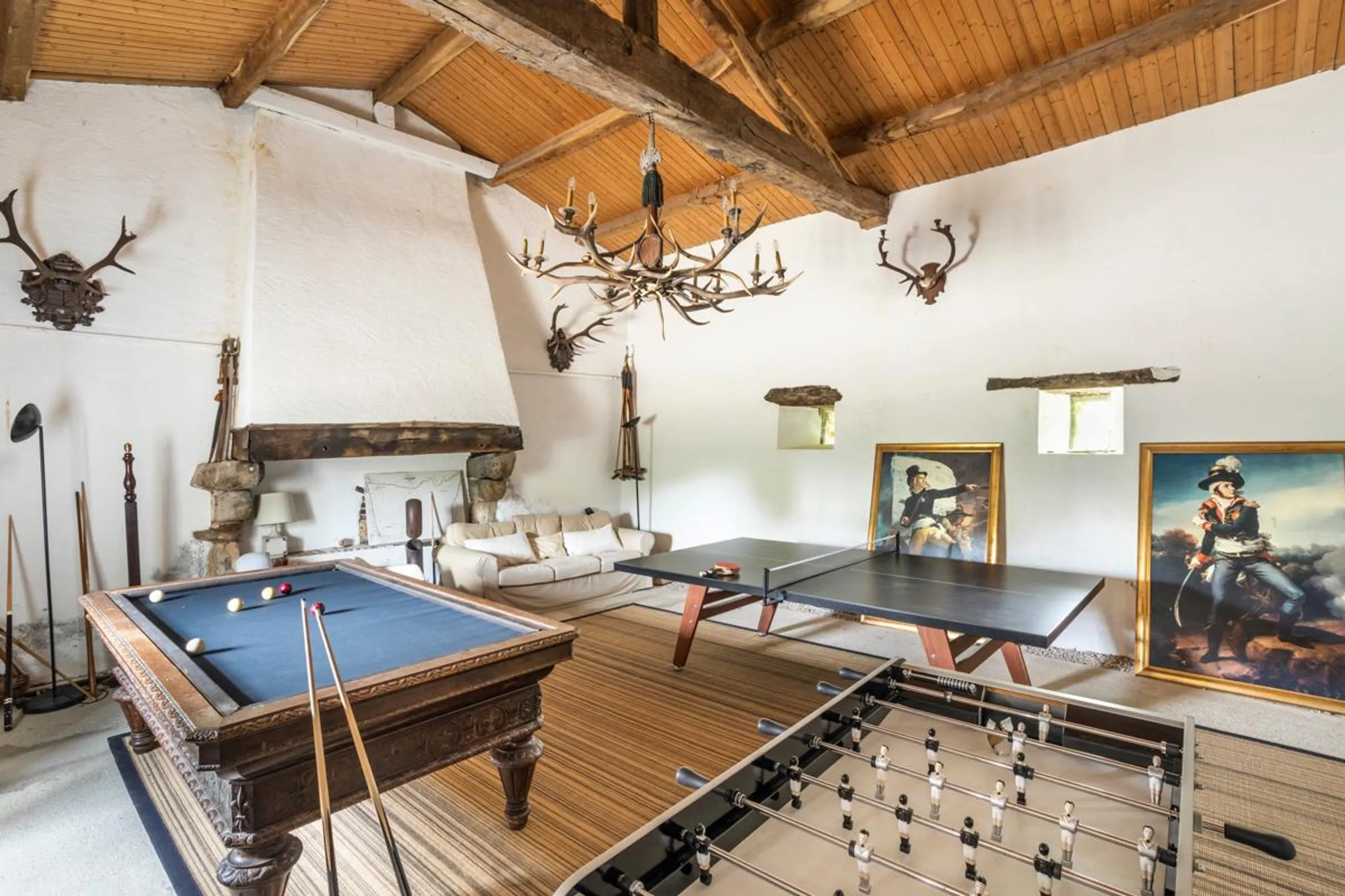 Sensational 18th Century Villa with Private Pool, Garden and Glorious Parkland — photograph 9