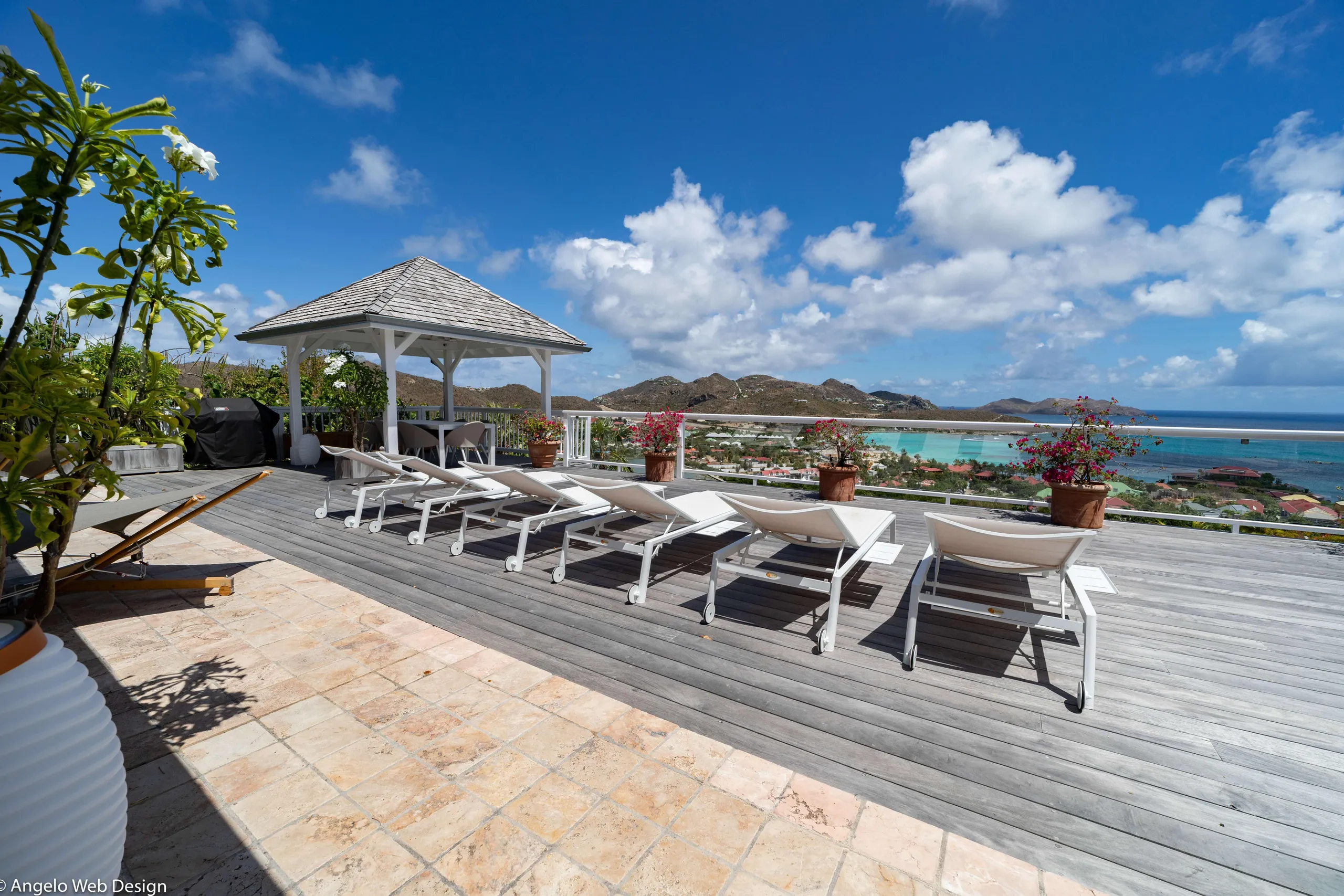 Bright Luxe Villa with Stunning Ocean Views Overlooking St. Jean Bay — photograph 10