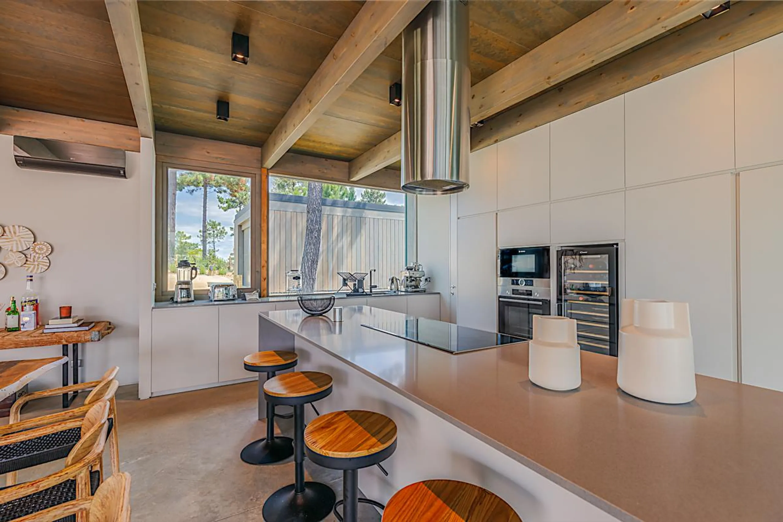 Modern Beach Haven Villa with Private Pool, and Close to Pristine Beach — photograph 8
