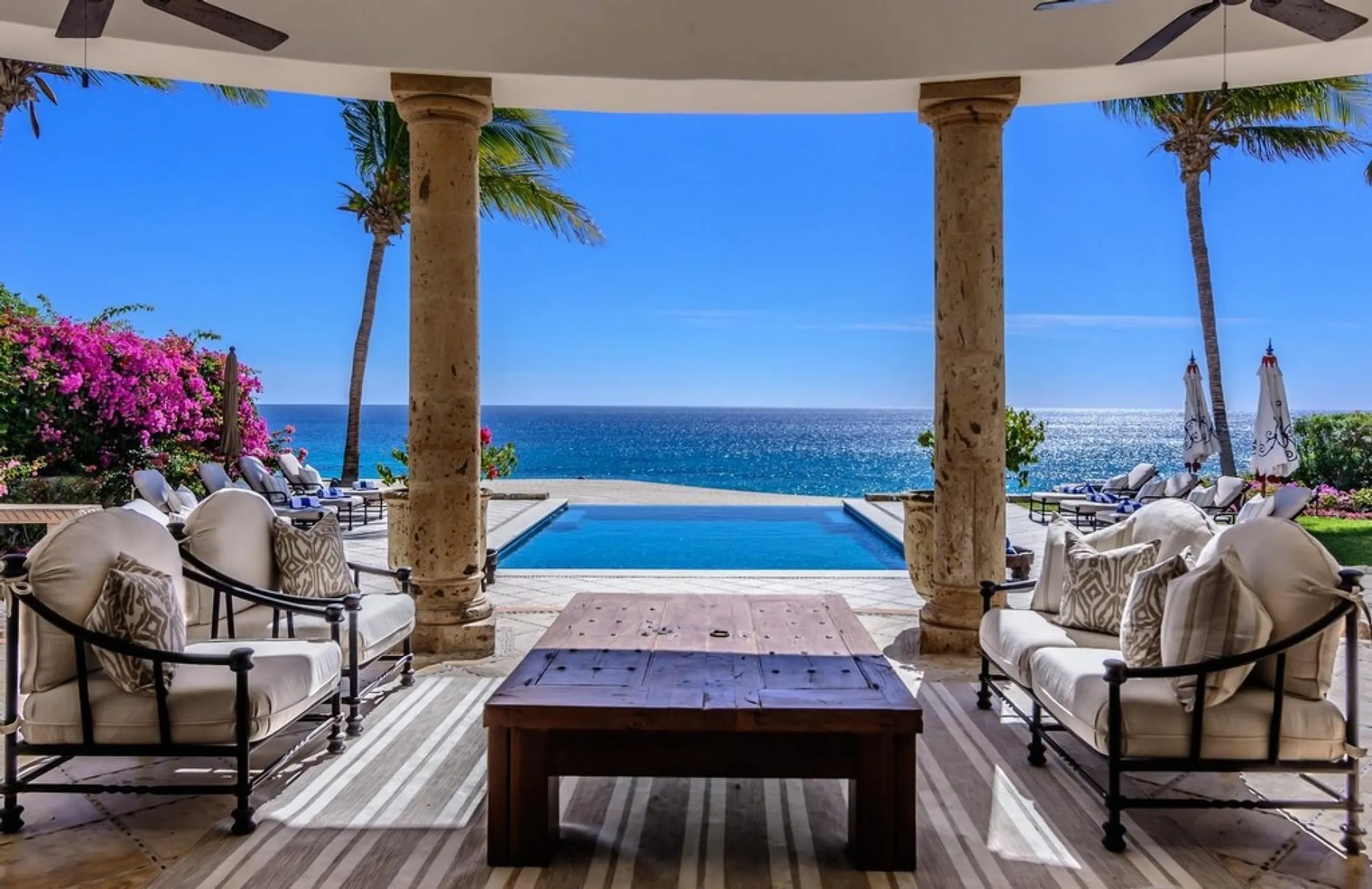 Stunning Contemporary Los Cabos Oceanfront Estate  with Infinity Pool and Sweeping Ocean Views — photograph 3