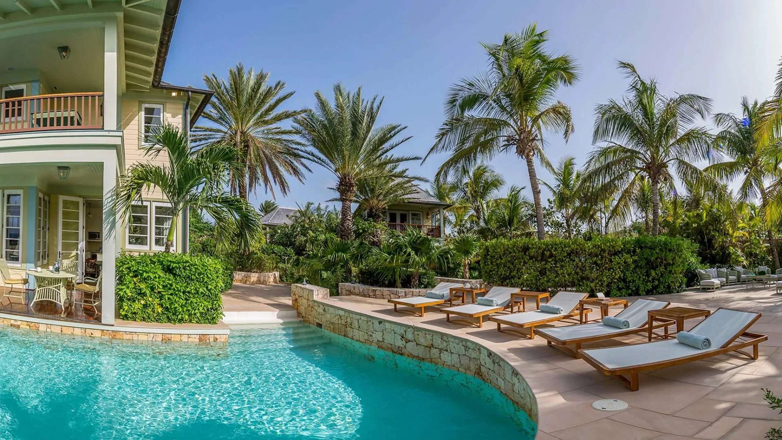 Stunning Beachfront Villa on Long Bay's Golden Sands — photograph 4