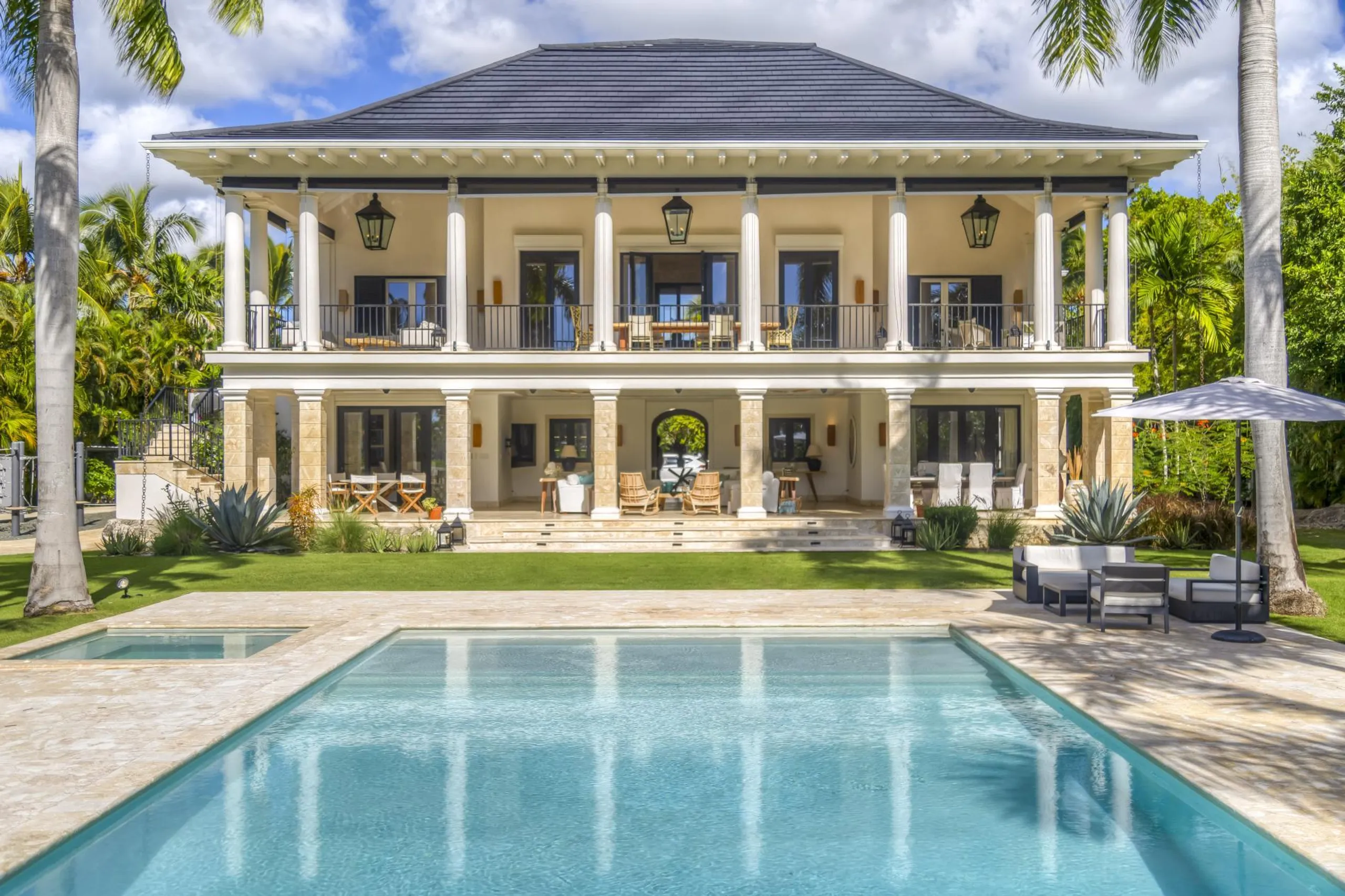 Prime Beachside Villa with Private Pool at La Cana Golf & Beach Club with Expansive Gardens — photograph 2