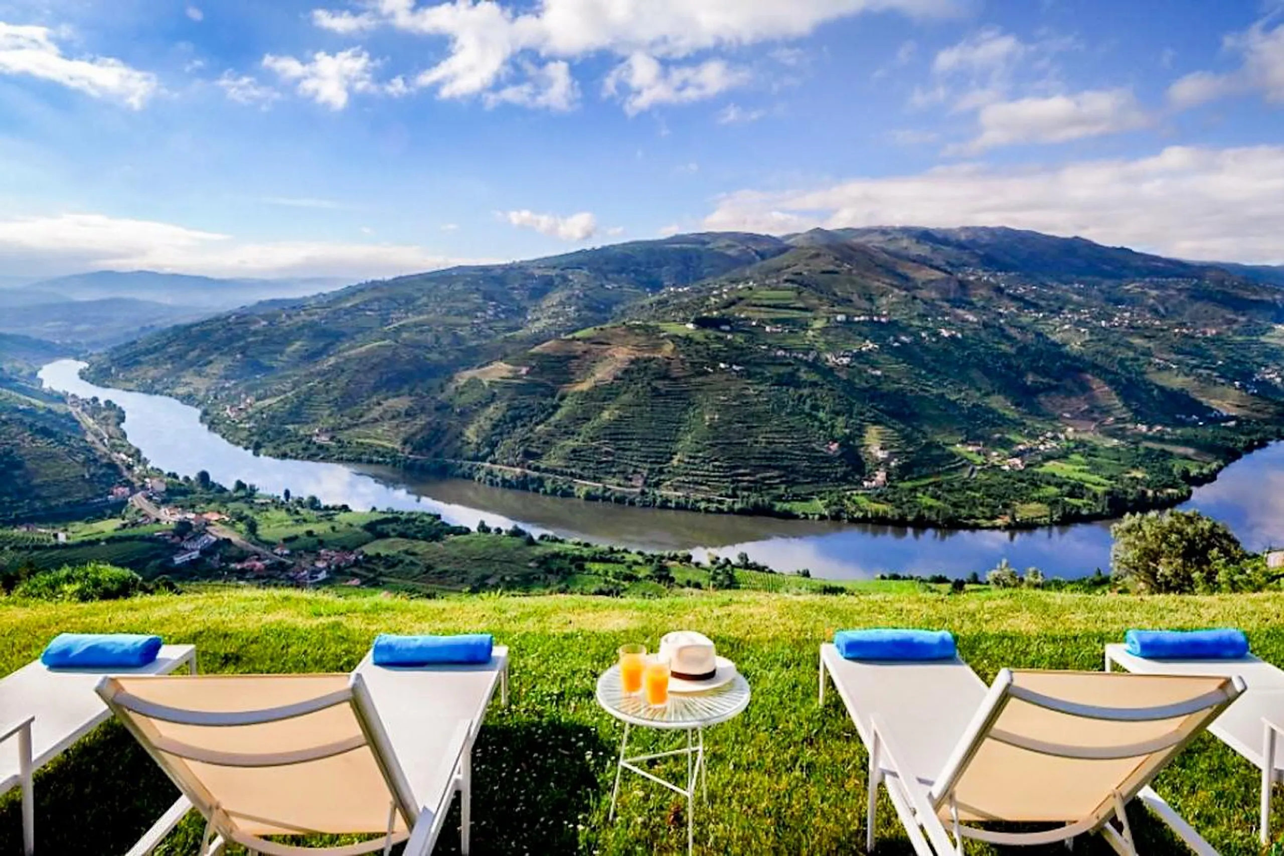 Majestic 17th-Century Villa with Private Pool Overlooking the Douro River and Vineyards — photograph 3