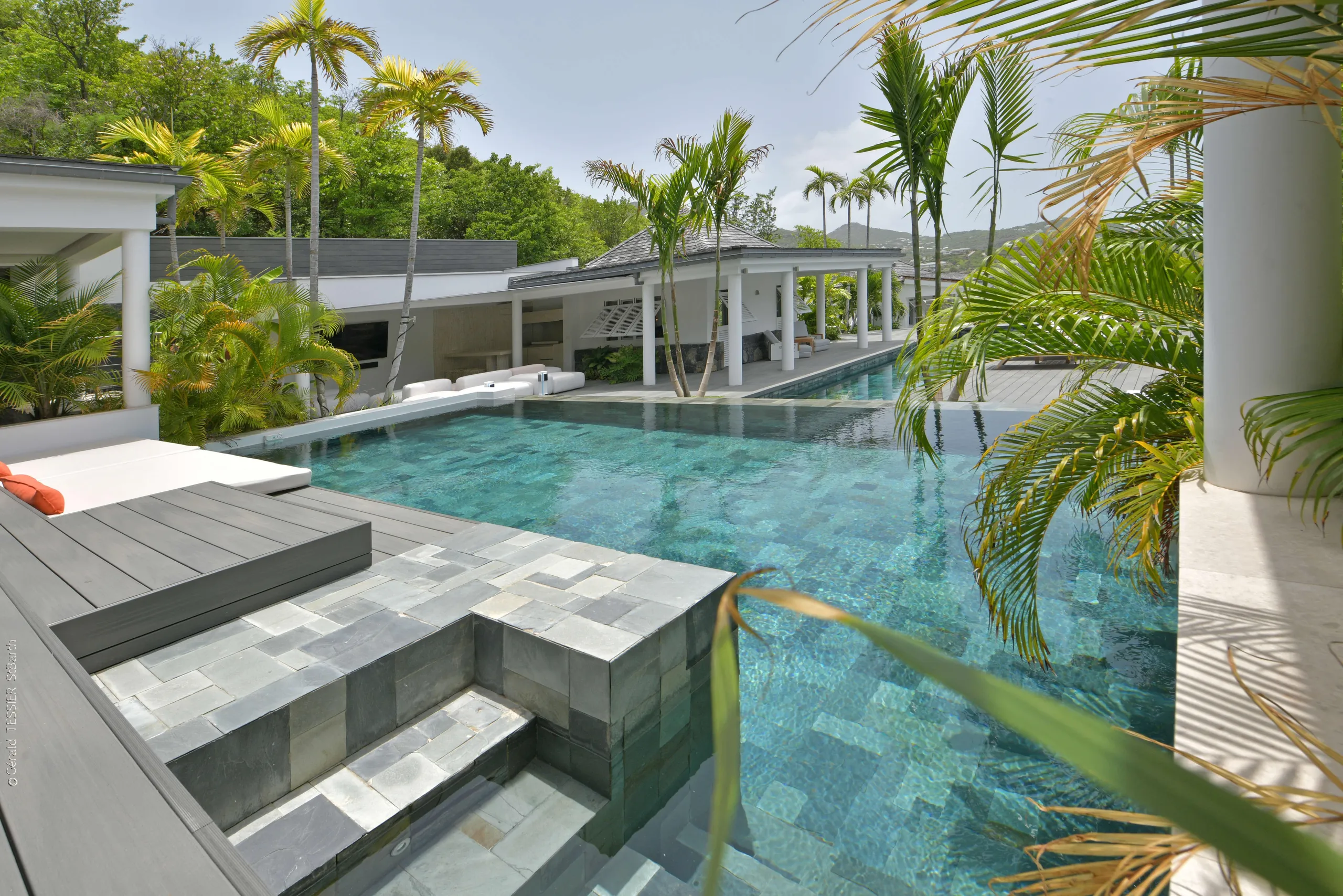 Caribbean Dream: Experience Opulence and Privacy at this Luxury Villa — photograph 4