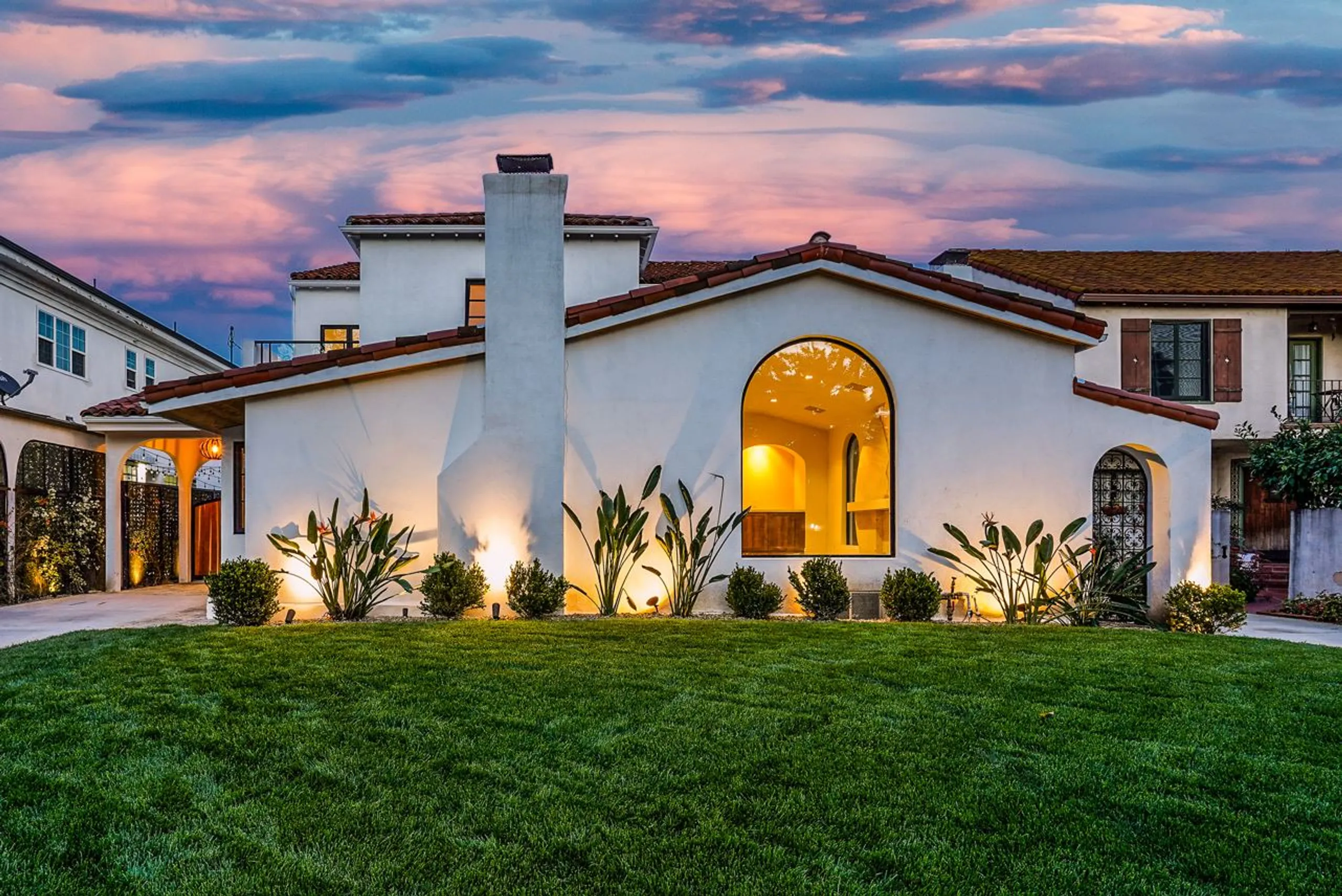 Sophisticated Spanish Contemporary Villa in LA with Private Pool, Outdoor Oasis & Smart Tech Integration — photograph 6