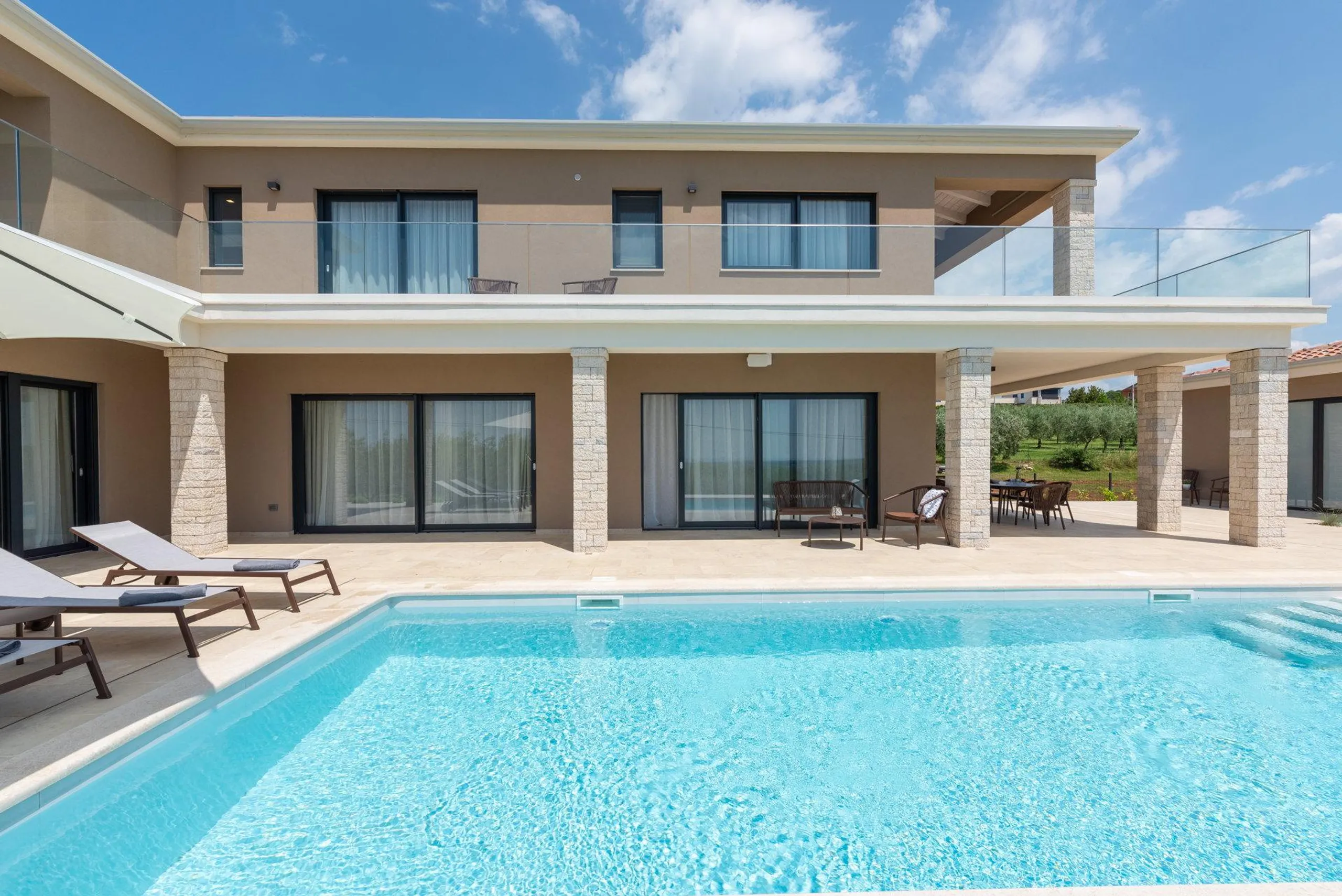 Plush and Inviting 4Bedroom Villa with Private Pool, Jacuzzi and Sauna in Kastelir