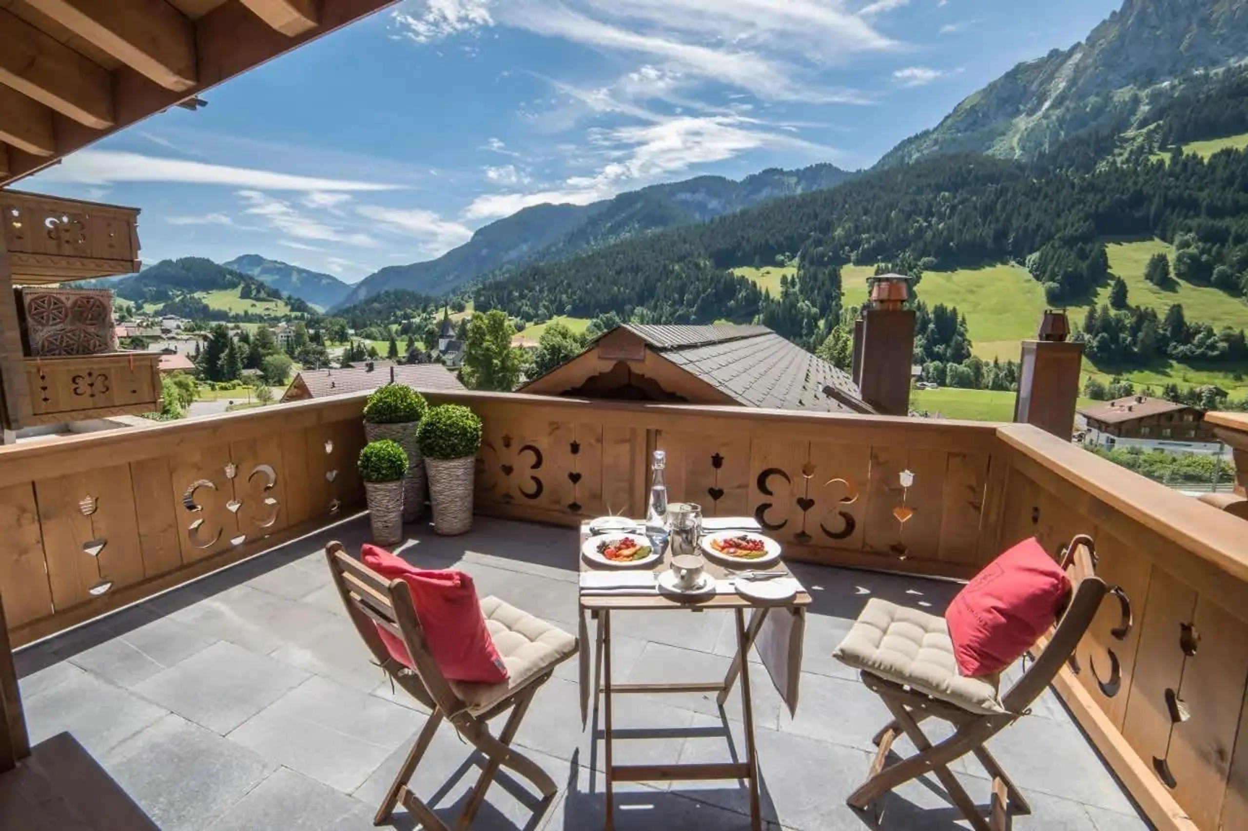 Majestic Rougemont Chalet with Home Theater and Fireplace, Rougemont