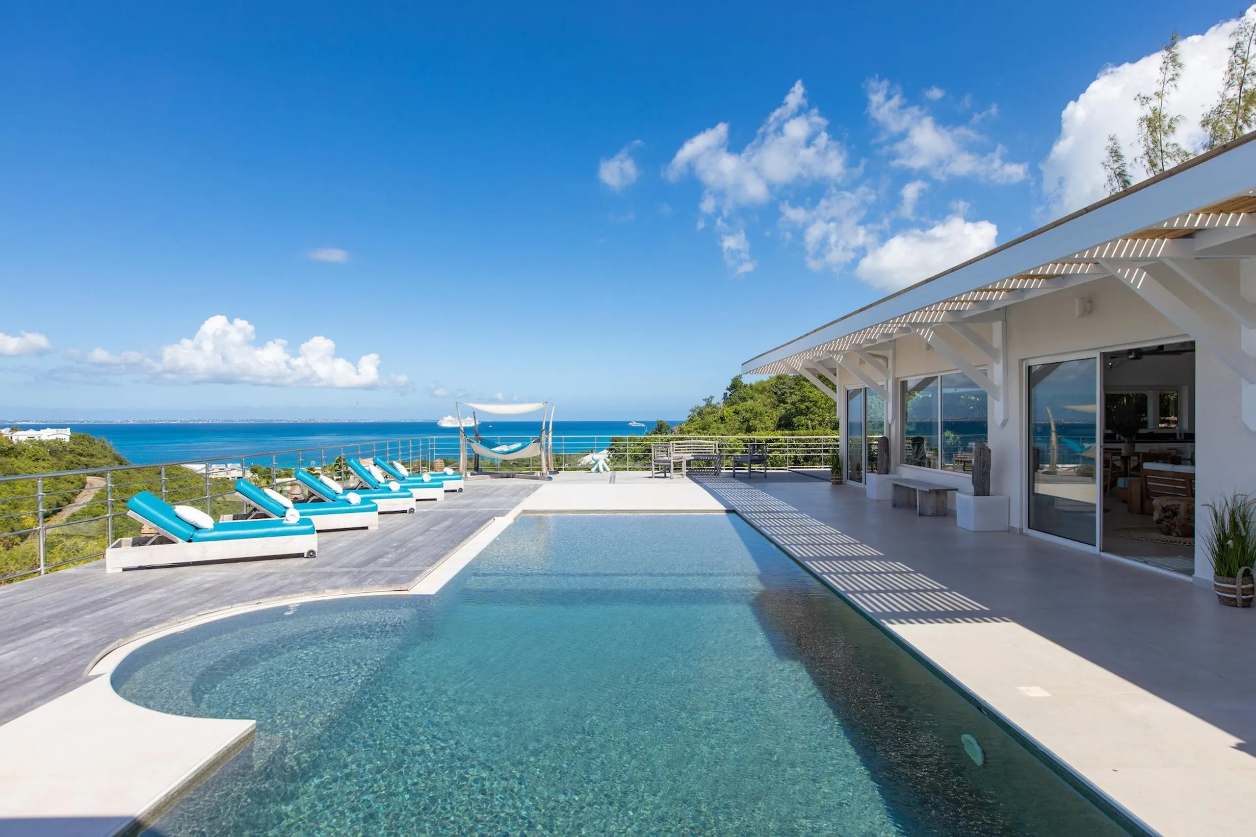 St Martin Modern Sun Villa with Heated Pool and Panoramic Views — photograph 8