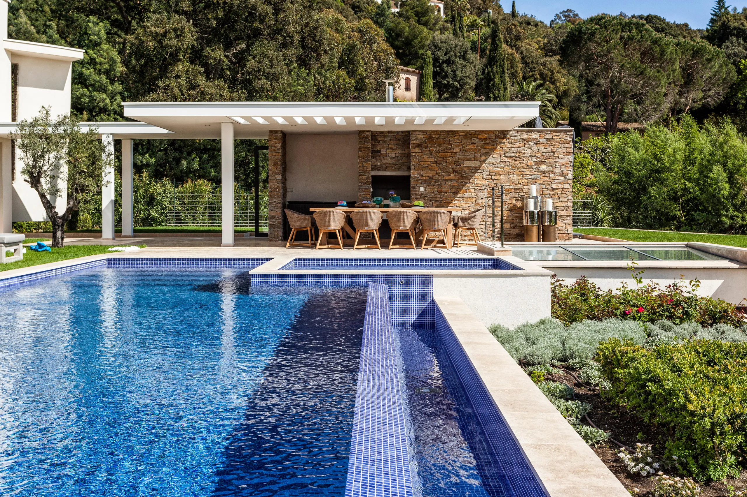 La Croix's Grandiose Villa with Pool and Stunning Ocean Views — photograph 6
