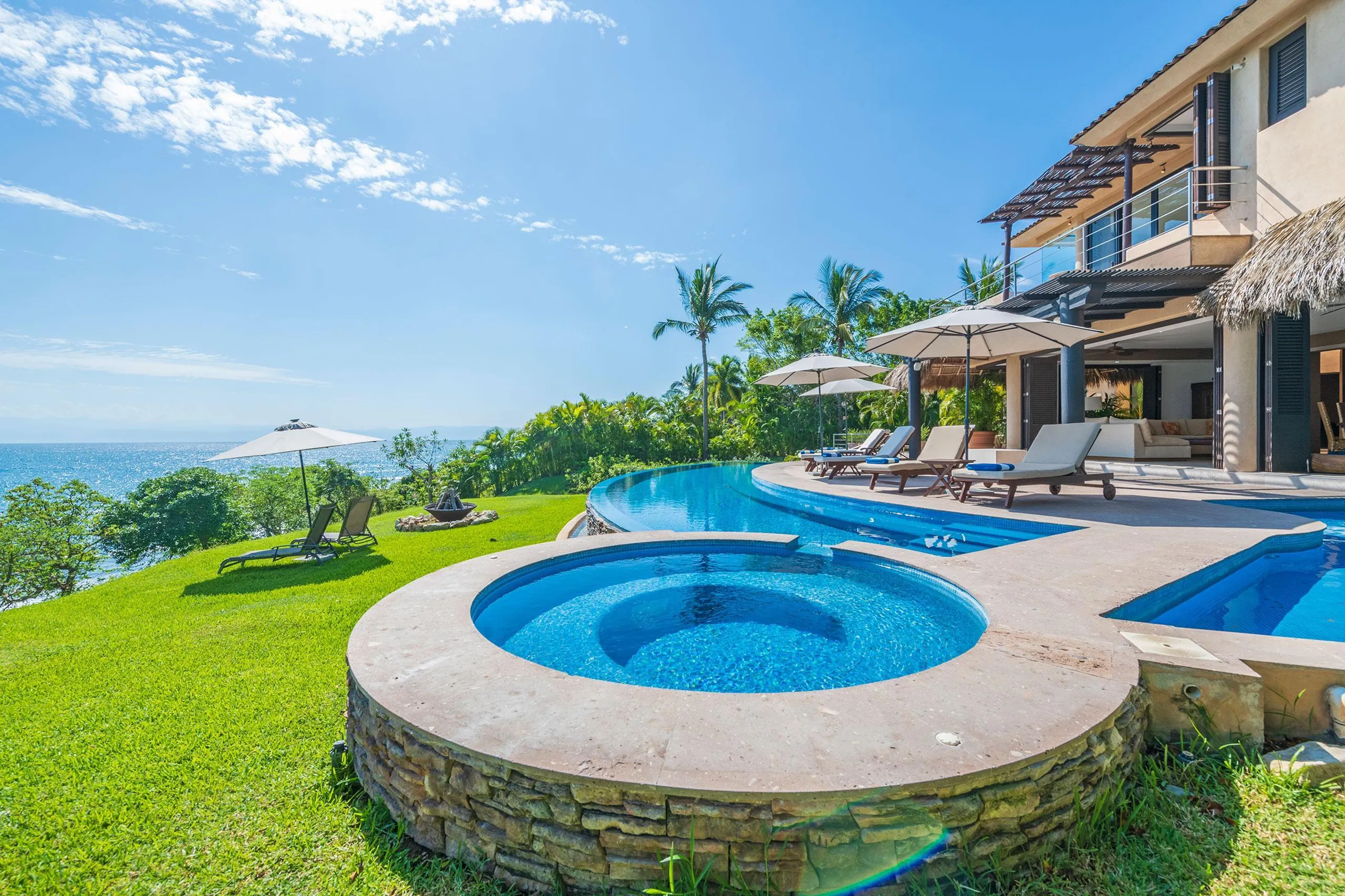 Distinguished La Punta Luxury Estate with Infinity Pool and Ocean Views — photograph 5