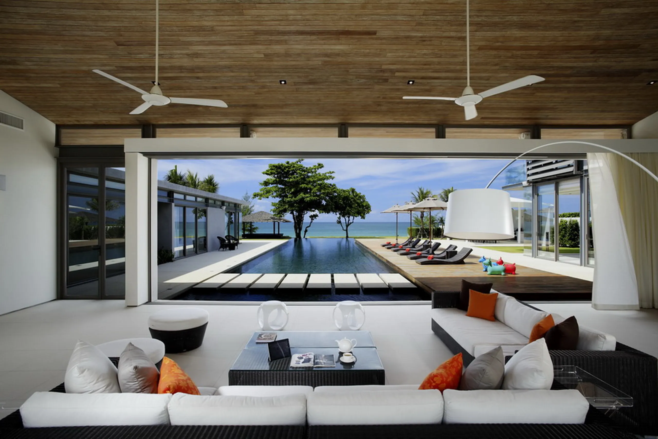 Deluxe Oceanview Villa with Infinity Pool — photograph 7