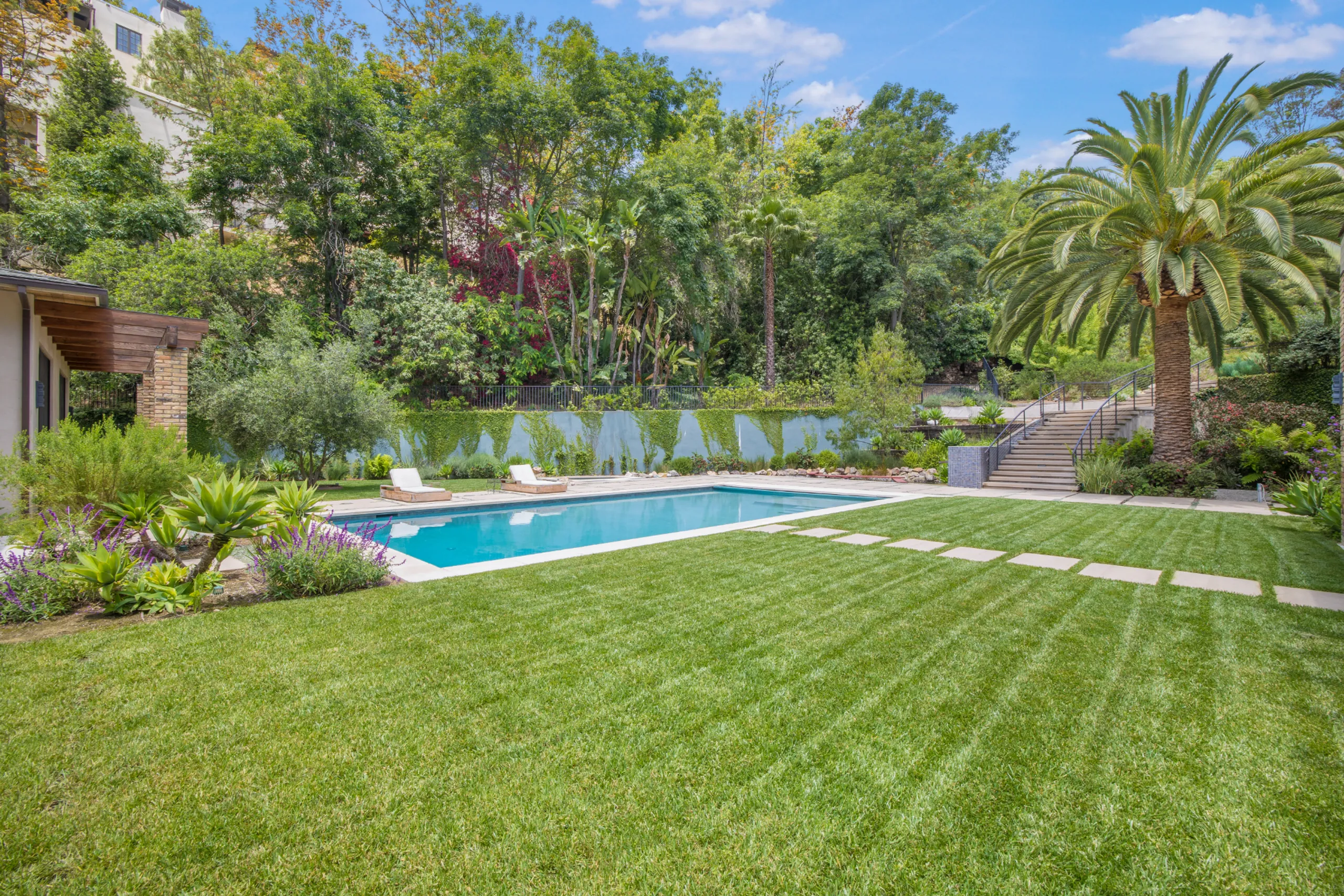 Stunning 8 BR Villa with Invigorating Pool — photograph 5