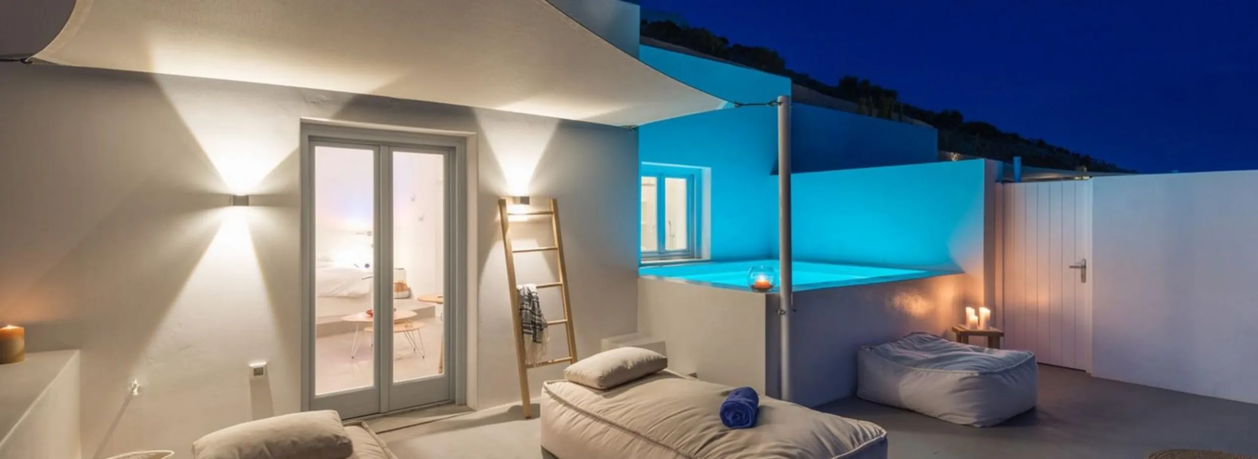 Deluxe Villa with Private Heated Infinity Pool and Panoramic Views of The Island — photograph 8
