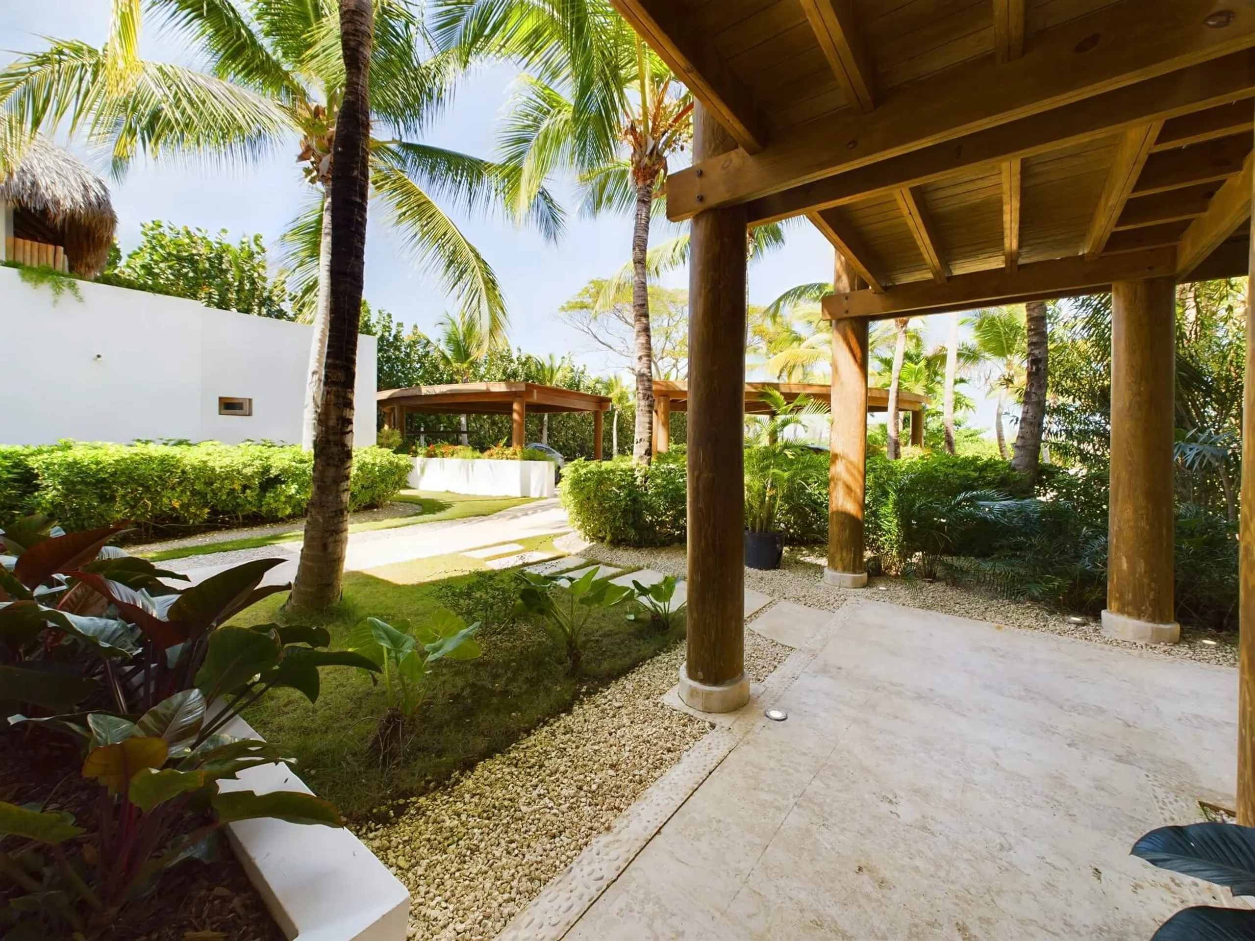 Exquisite 6 Bedroom Villa in Cap Cana with Private Pool and Golf Course Views — photograph 11