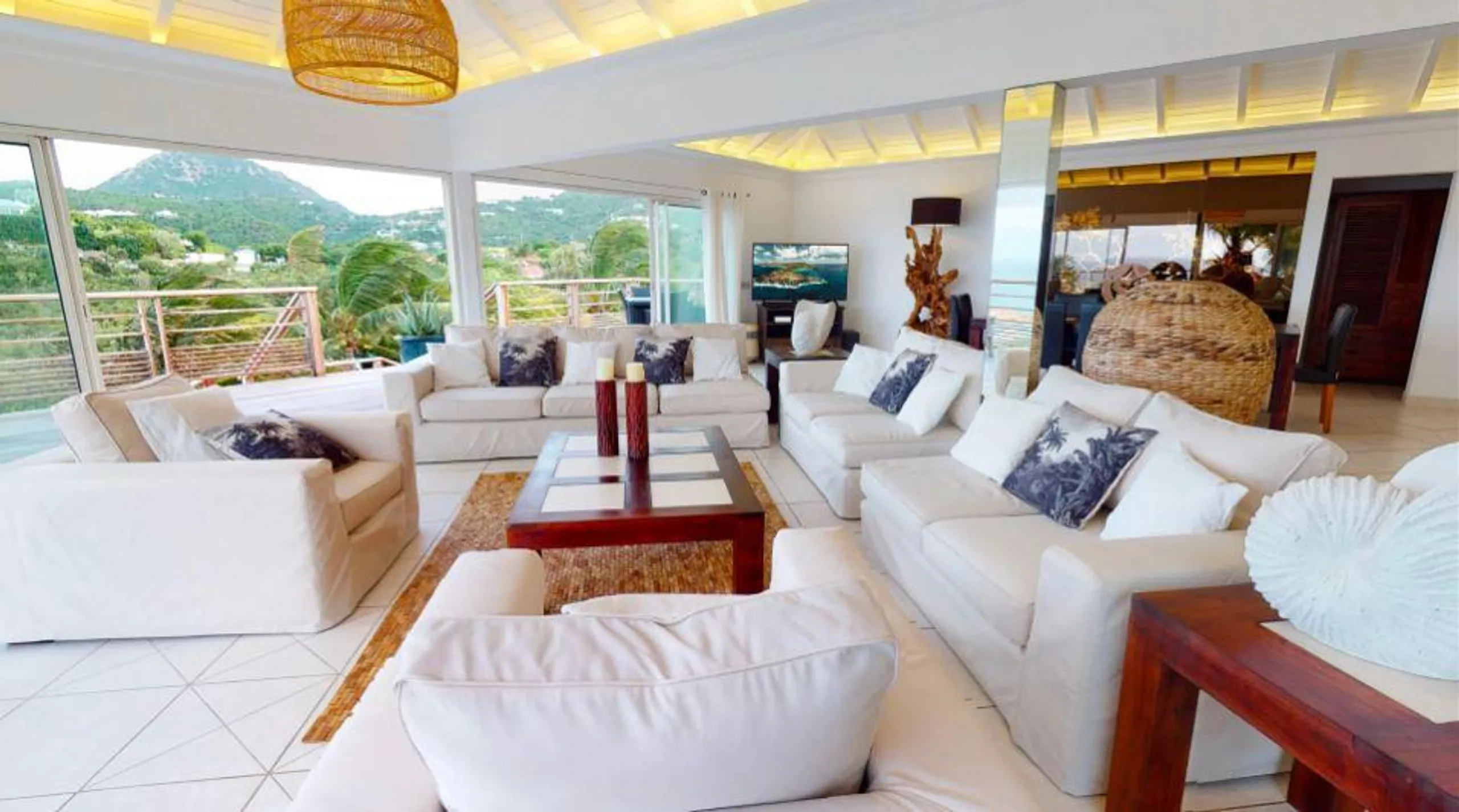 Majestic Private Haven Villa in Pointe Milou with Heated Pool Jacuzzi and Stunning Views of the Hill and Ocean — photograph 9