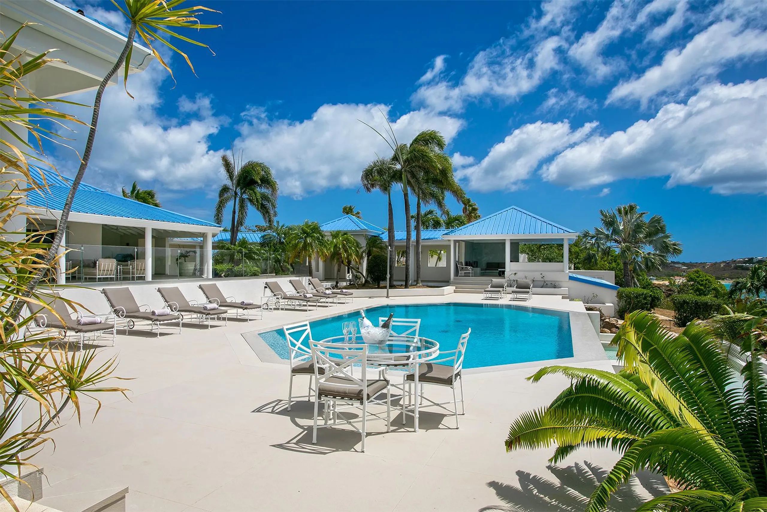 Chic Modern Cliffside Private Villa in Baie Rouge St. Martin — photograph 4