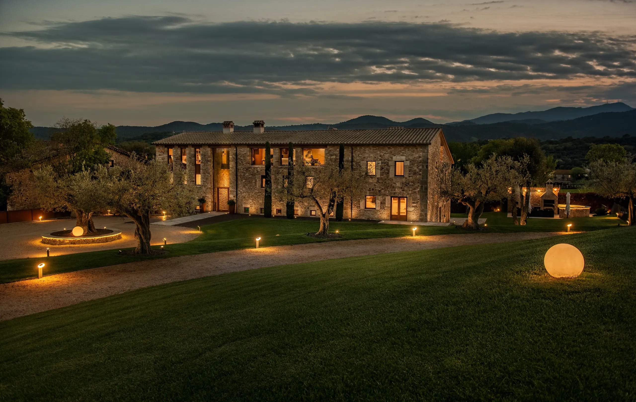 Stunning Costa Brava Villa with Incredible Pool and Views — photograph 2