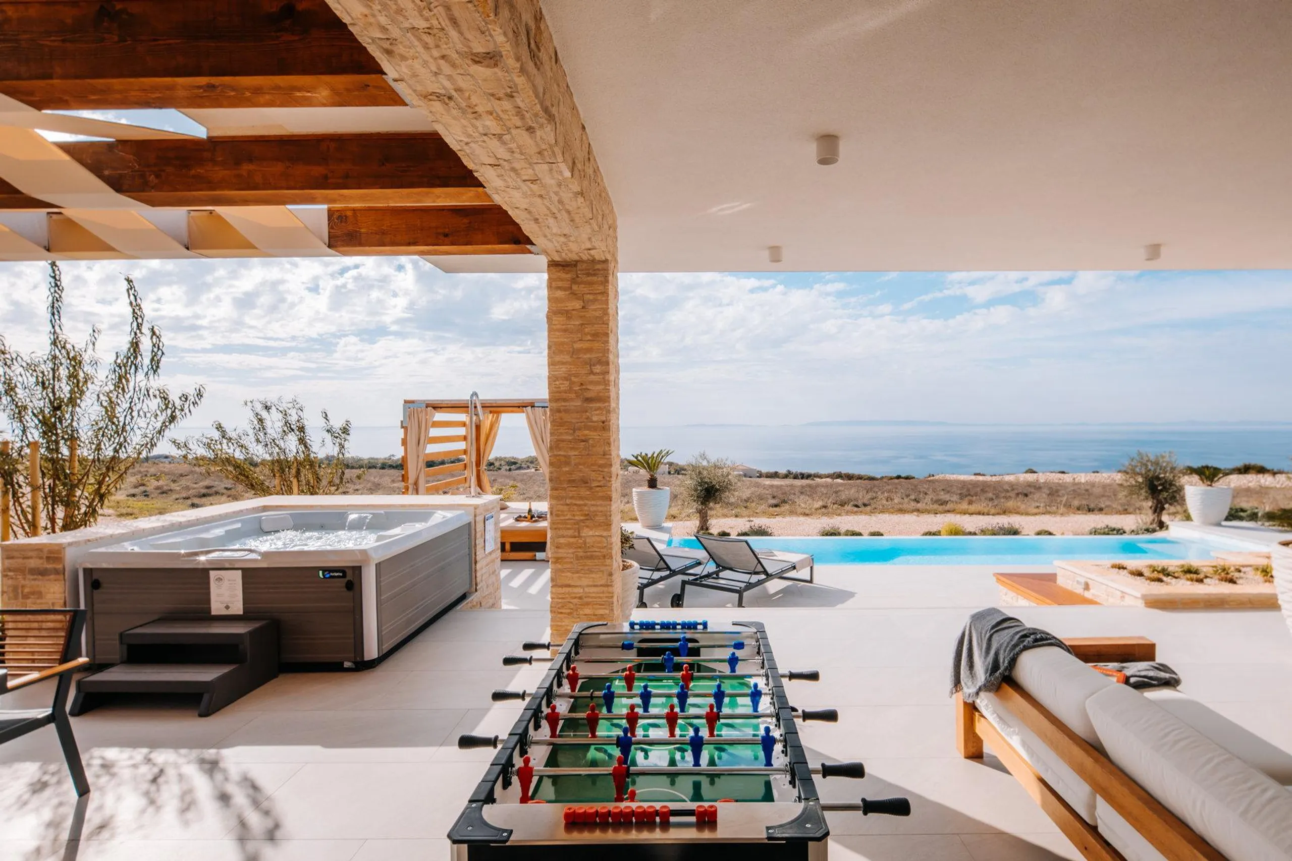 Captivating Villa Oasis in Novalja with Private Infinity Pool and Amazing Sea Views — photograph 11