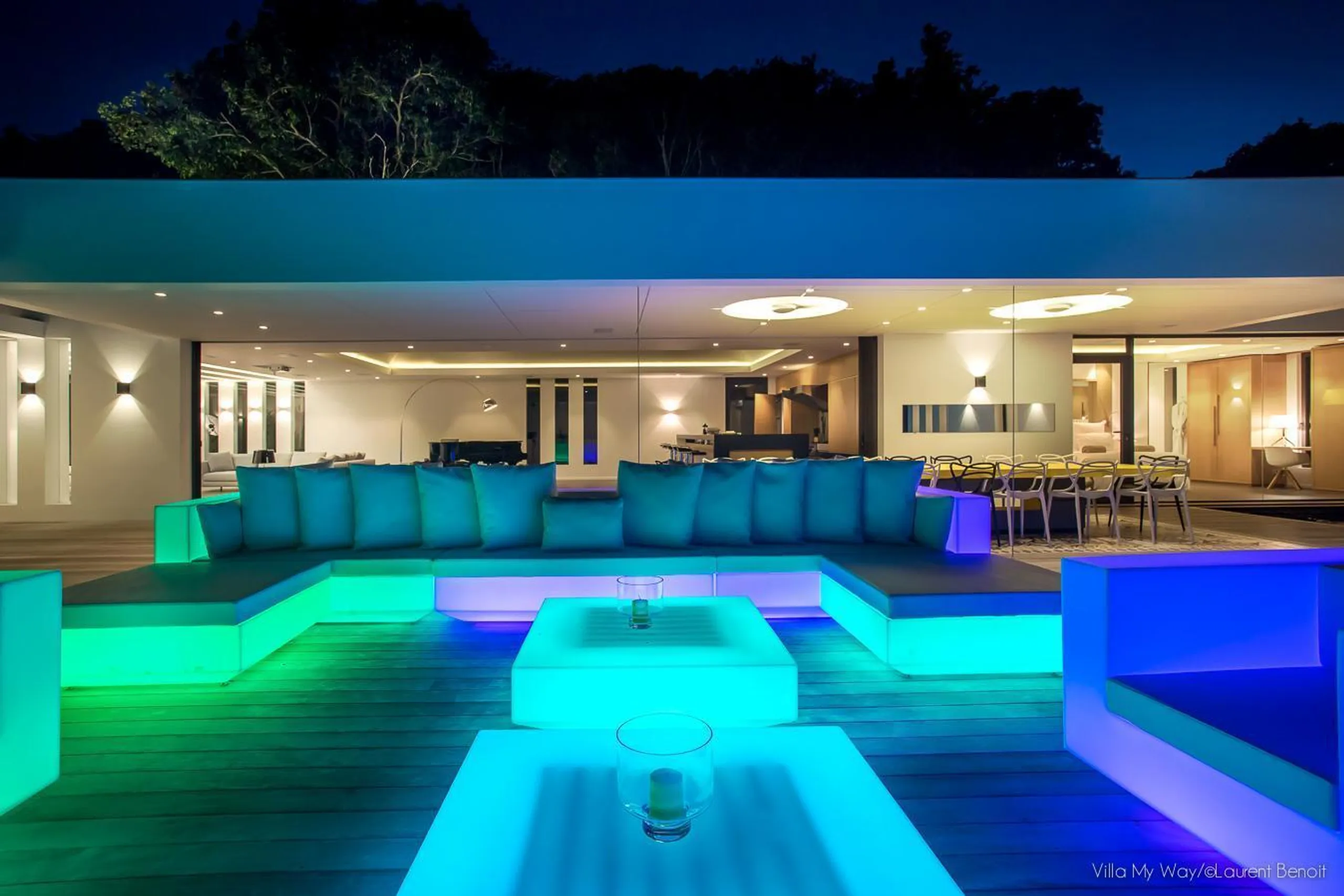 Contemporary Colombier Oceanview Villa with Infinity Pool and Fitness Room — photograph 12
