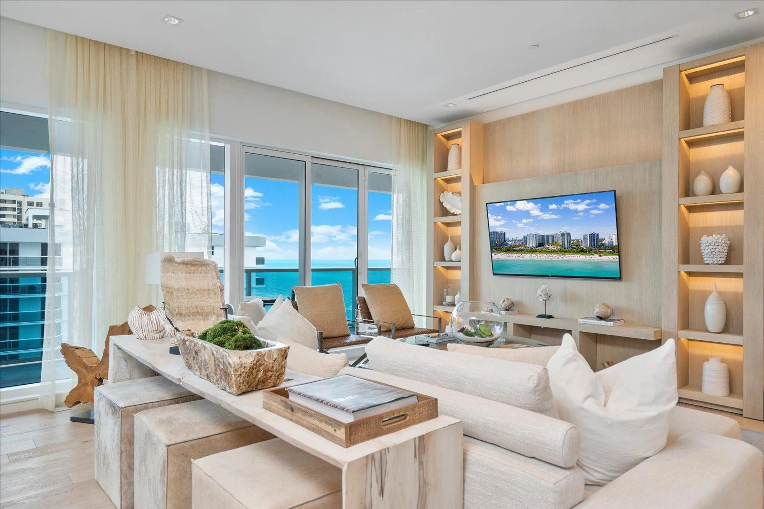 Miami Beach Ocean View Penthouse with Resort Style Amenities — photograph 3
