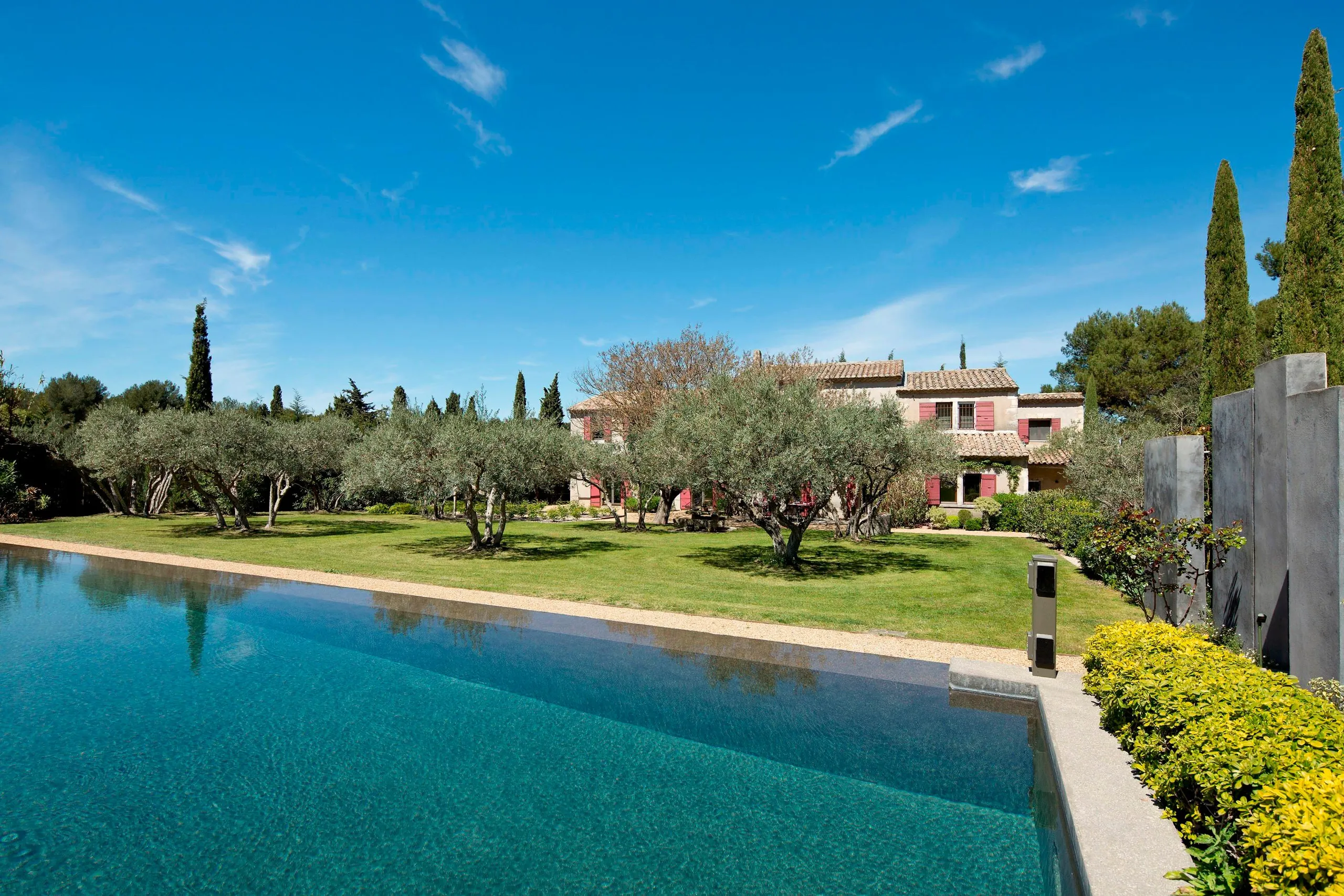 Serenity Unleashed Farmhouse Retreat in Alpilles Natural Park with Panoramic Mountain Views VILLAWAY® — photograph 6