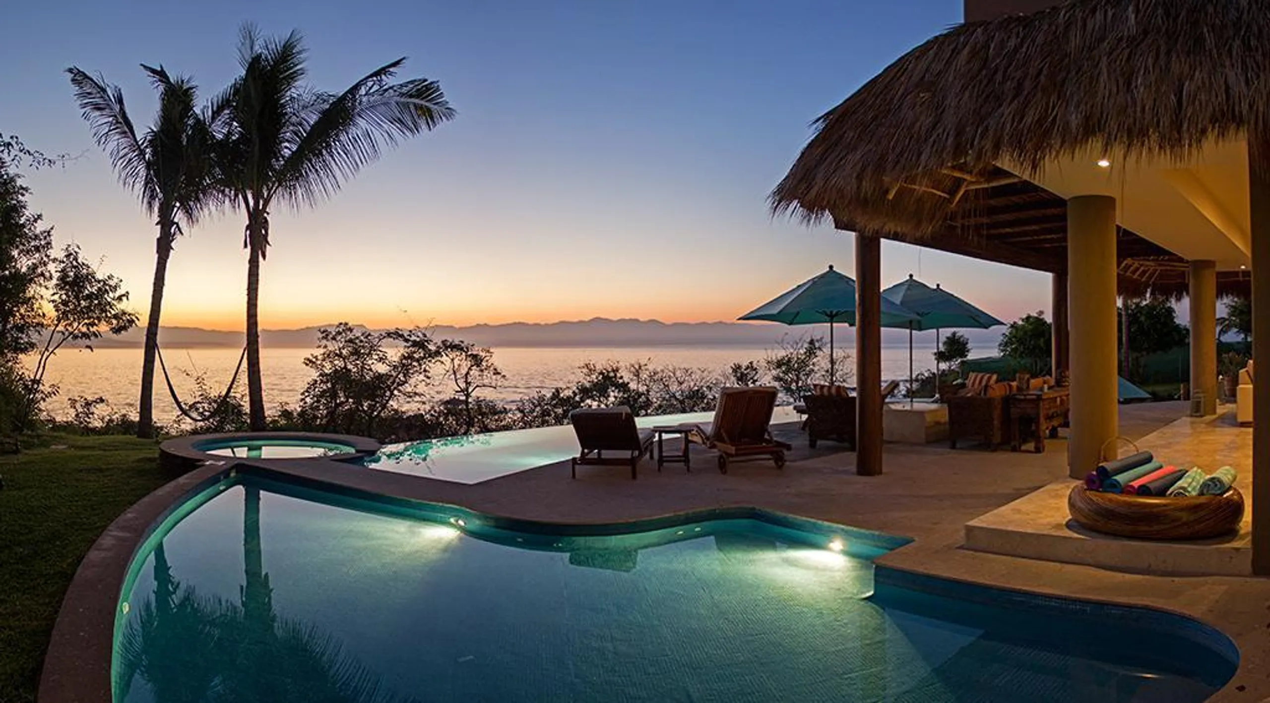 Distinguished La Punta Luxury Estate with Infinity Pool and Ocean Views — photograph 6