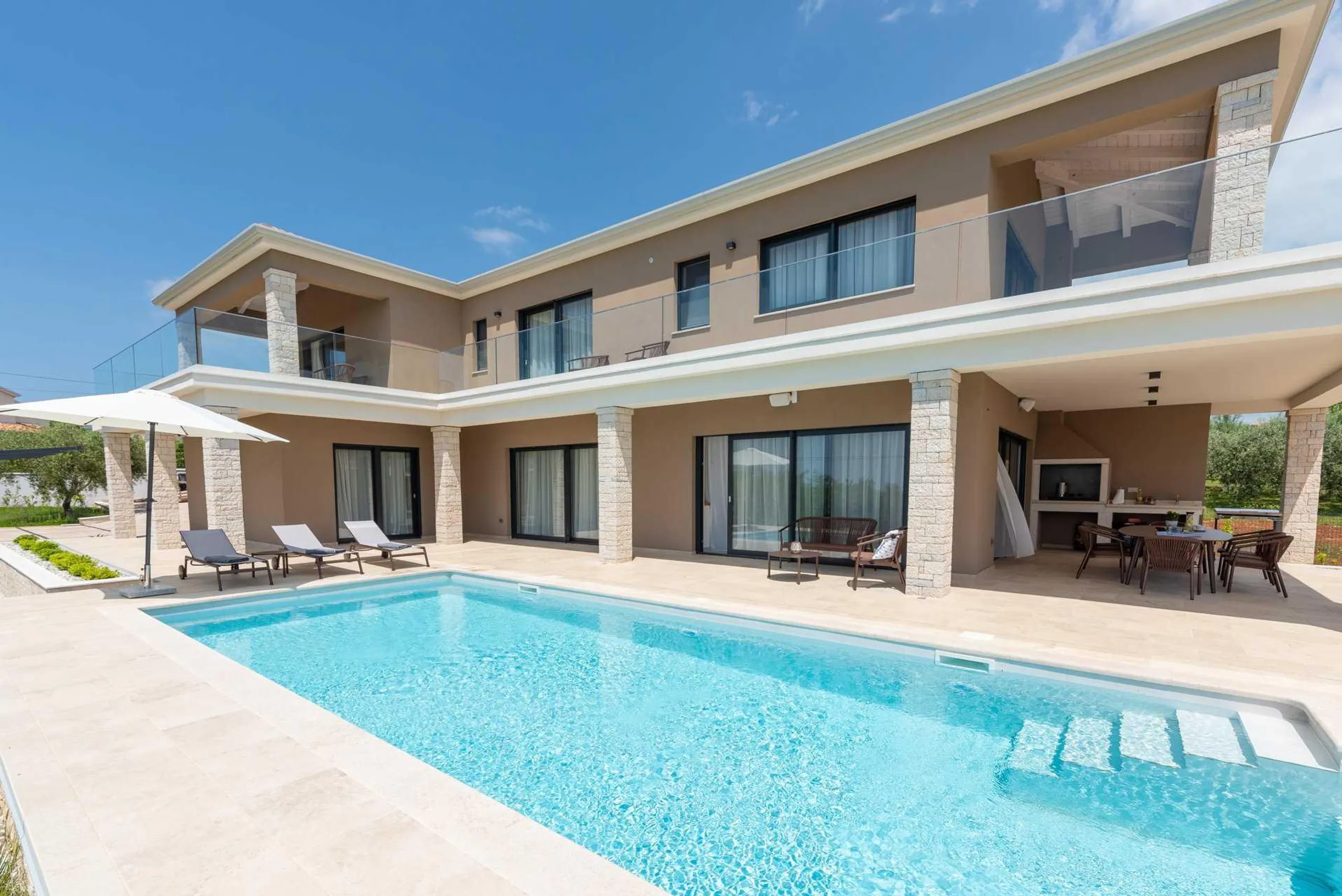 Plush and Inviting 4Bedroom Villa with Private Pool, Jacuzzi and Sauna, Kastelir