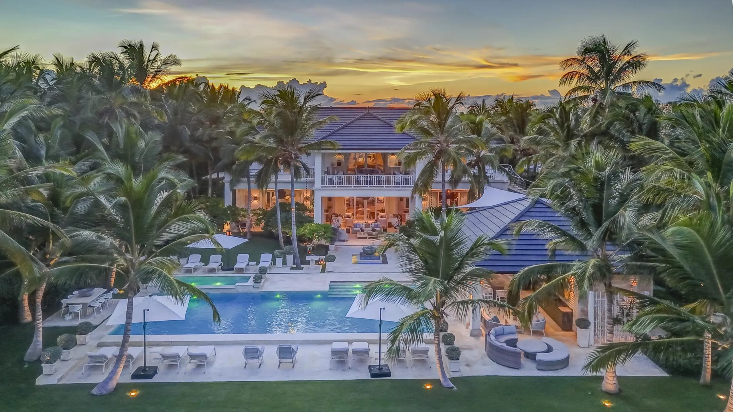 Beachfront 9BR Villa with Private Pool, Spa, &  Direct Ocean Access — photograph 5